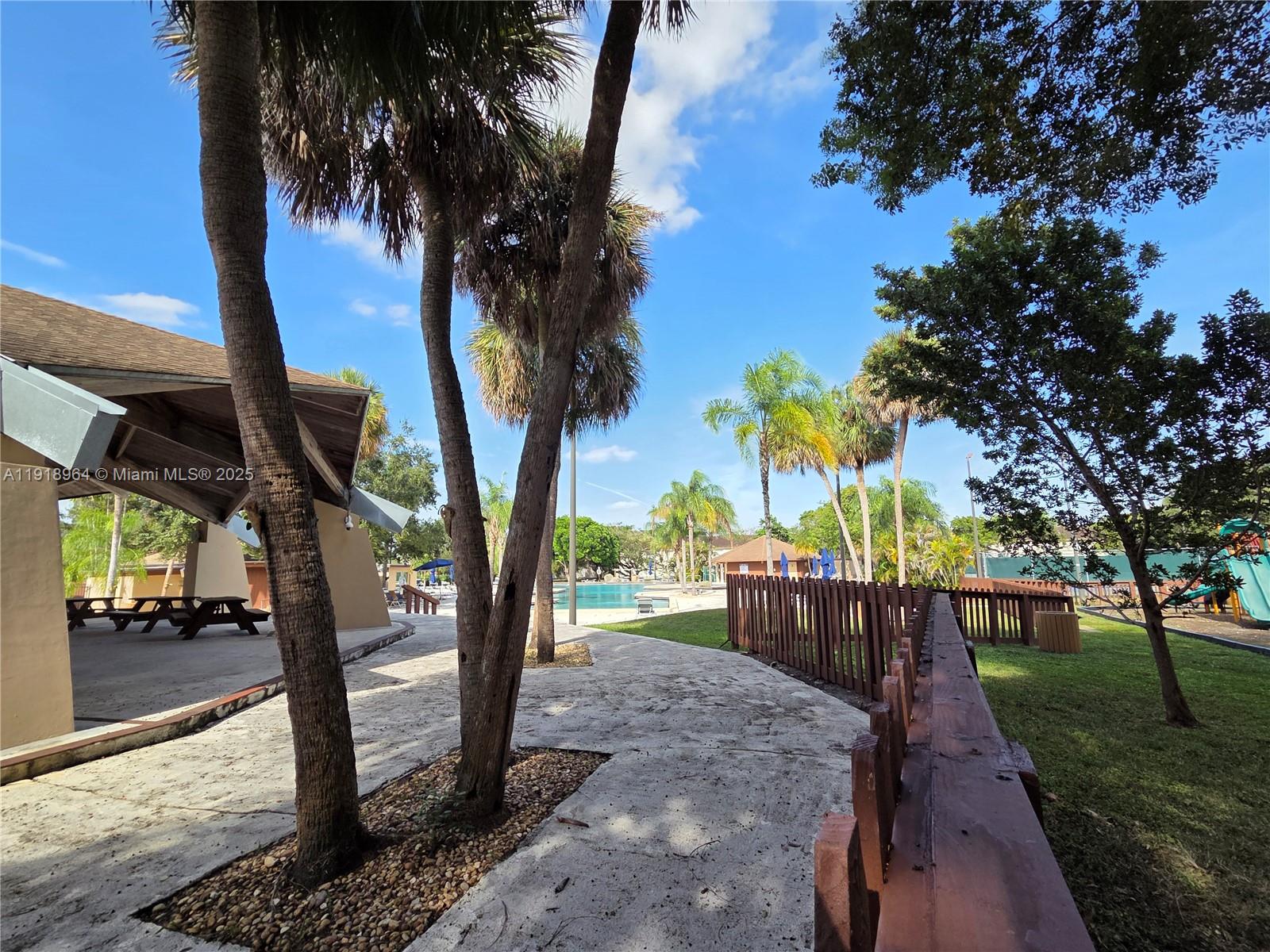 7034 SW 114th Pl #H51 Miami, FL 33173