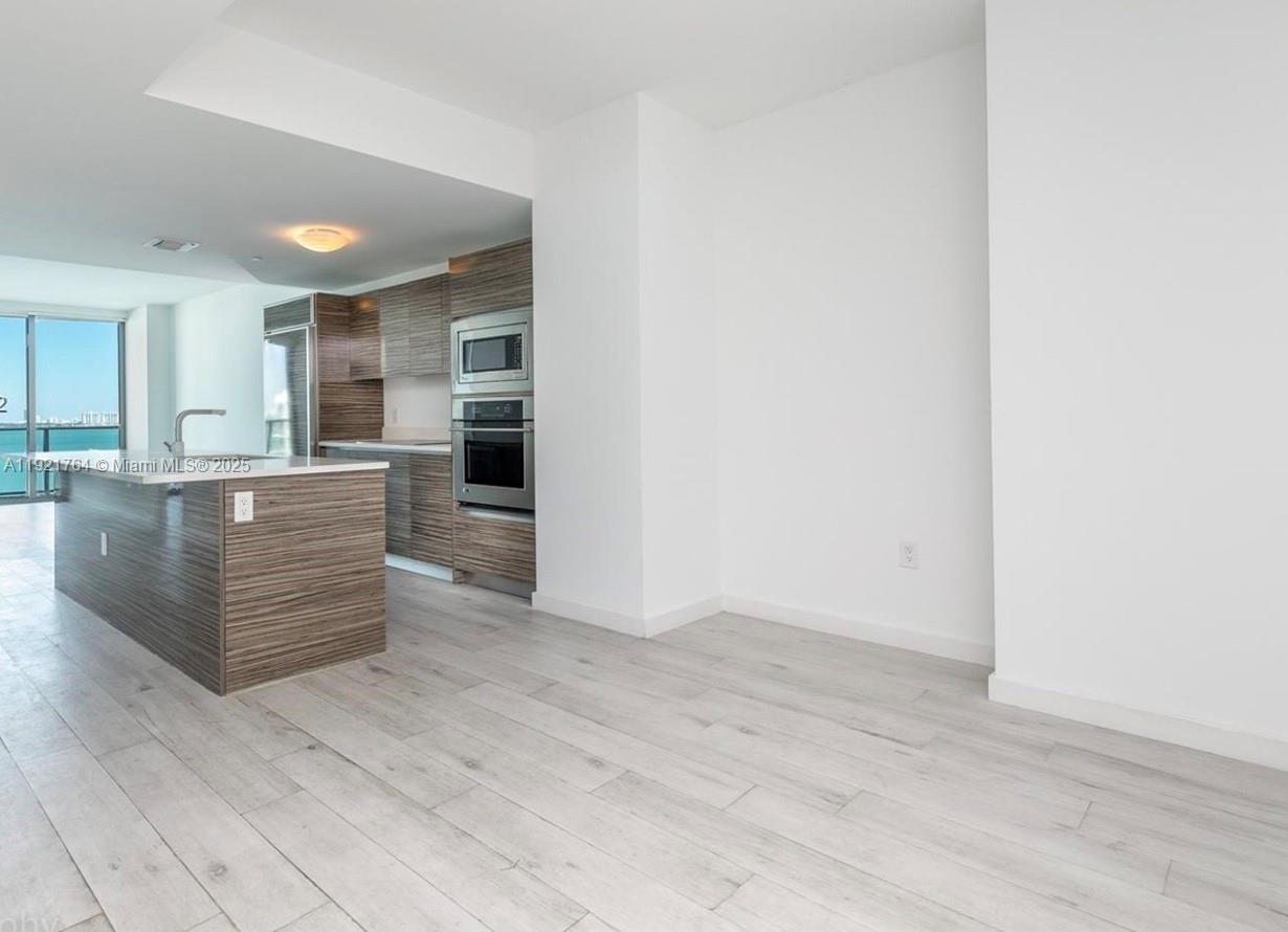 image Icon Bay Condo3