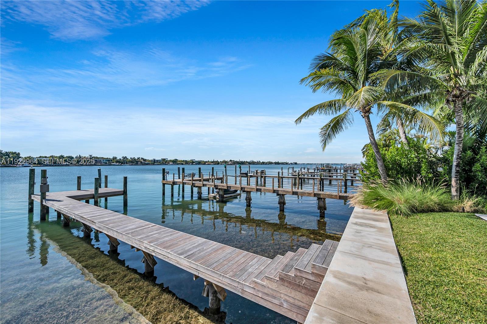 1050 Stillwater Dr Miami Beach, FL 33141