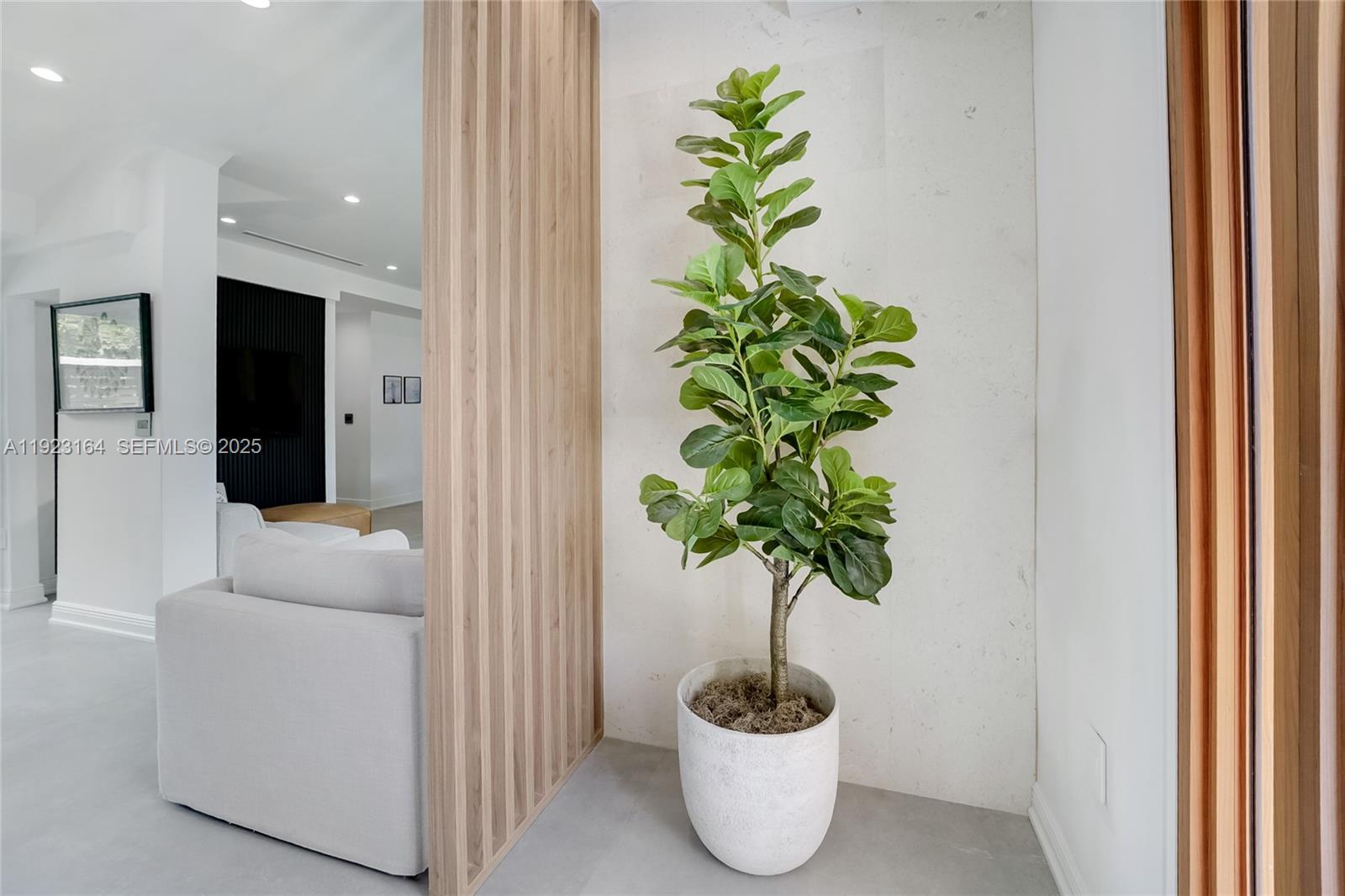 7553 W Treasure Dr North Bay Village, FL 33141