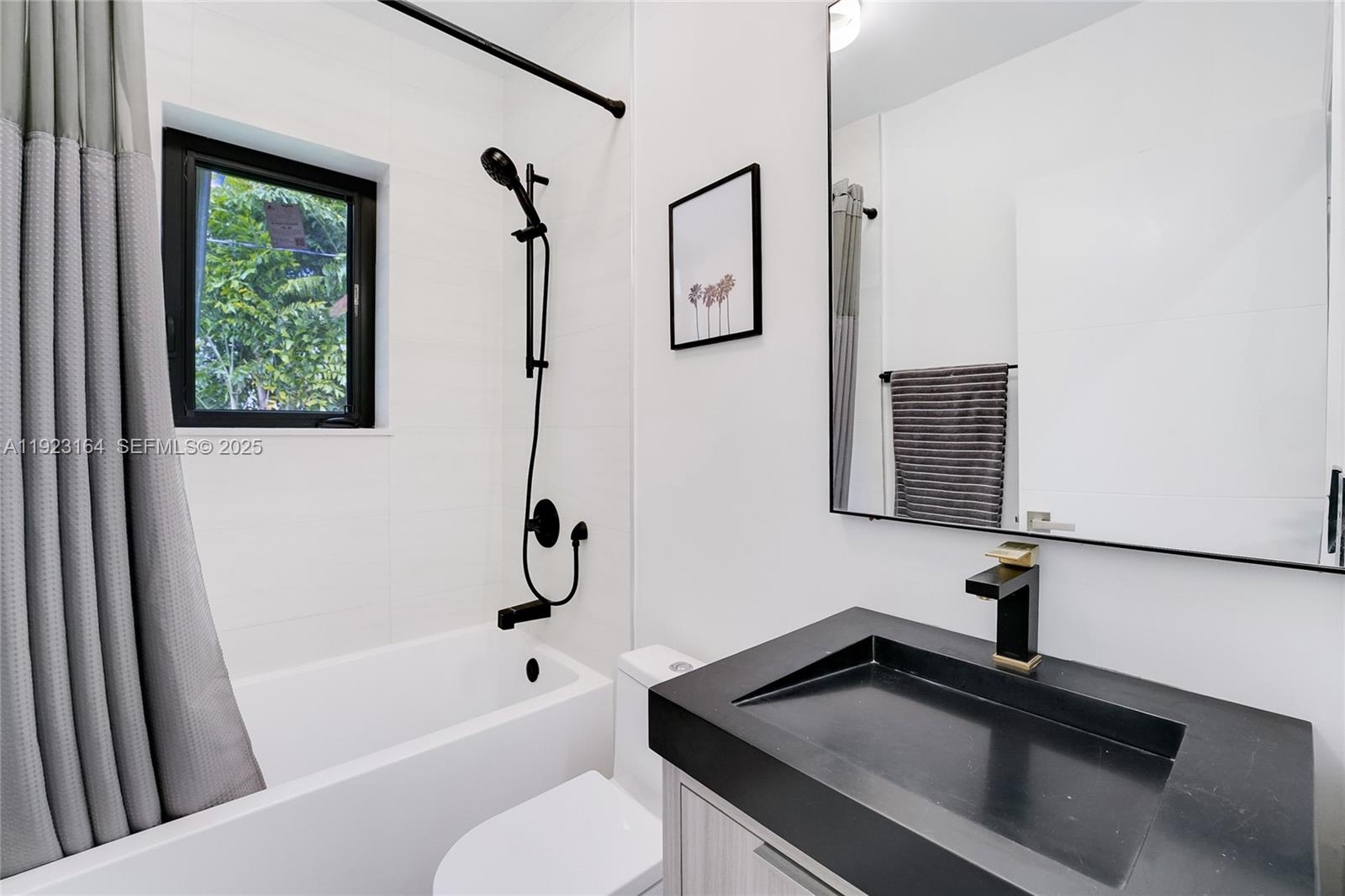 7553 W Treasure Dr North Bay Village, FL 33141