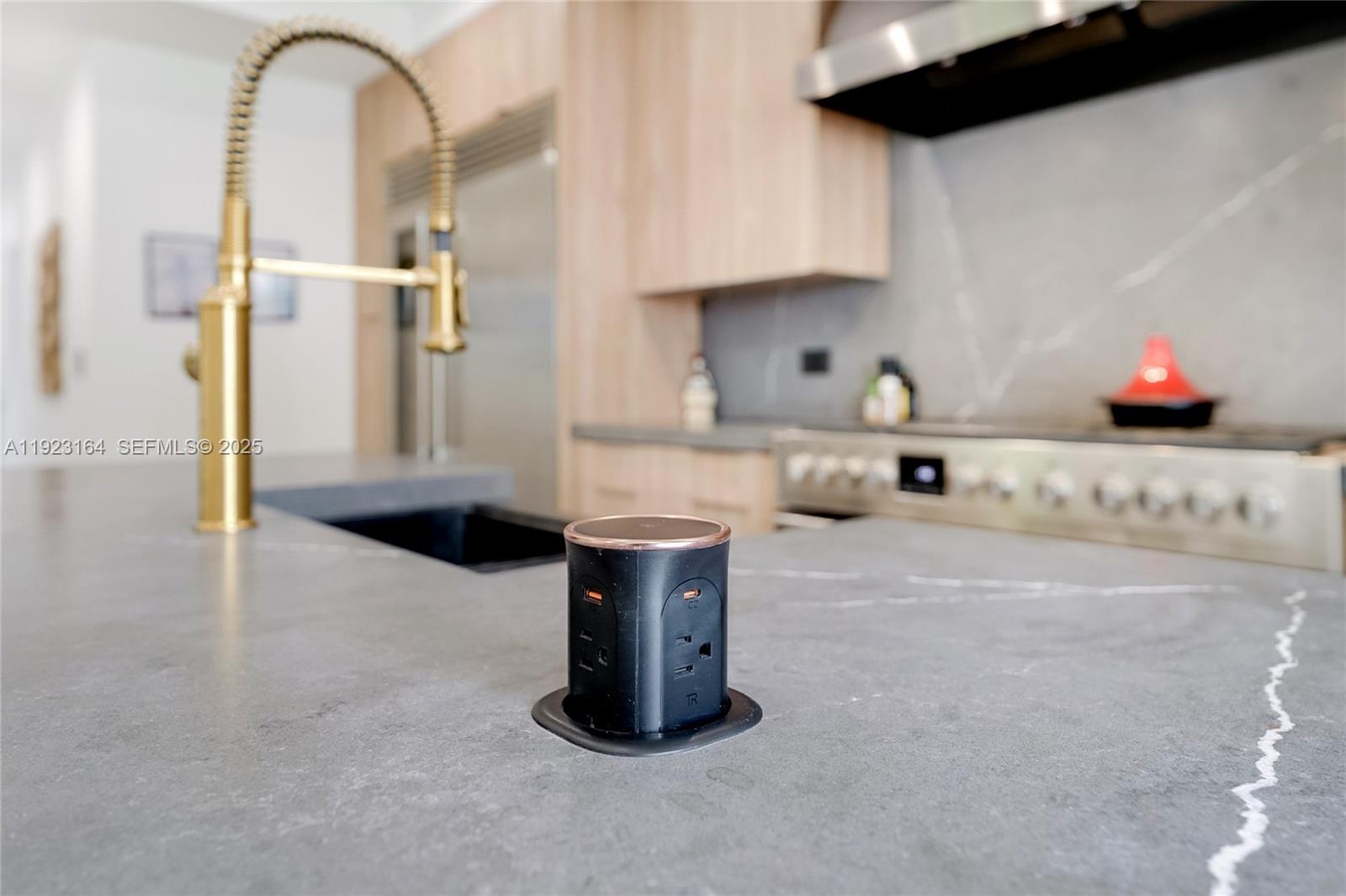 7553 W Treasure Dr North Bay Village, FL 33141