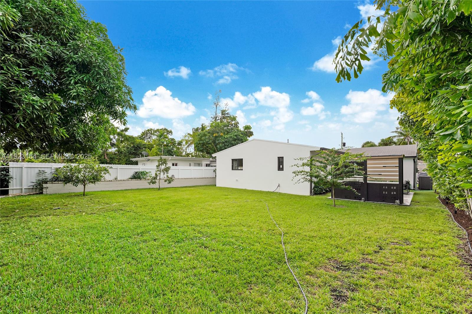 7553 W Treasure Dr North Bay Village, FL 33141