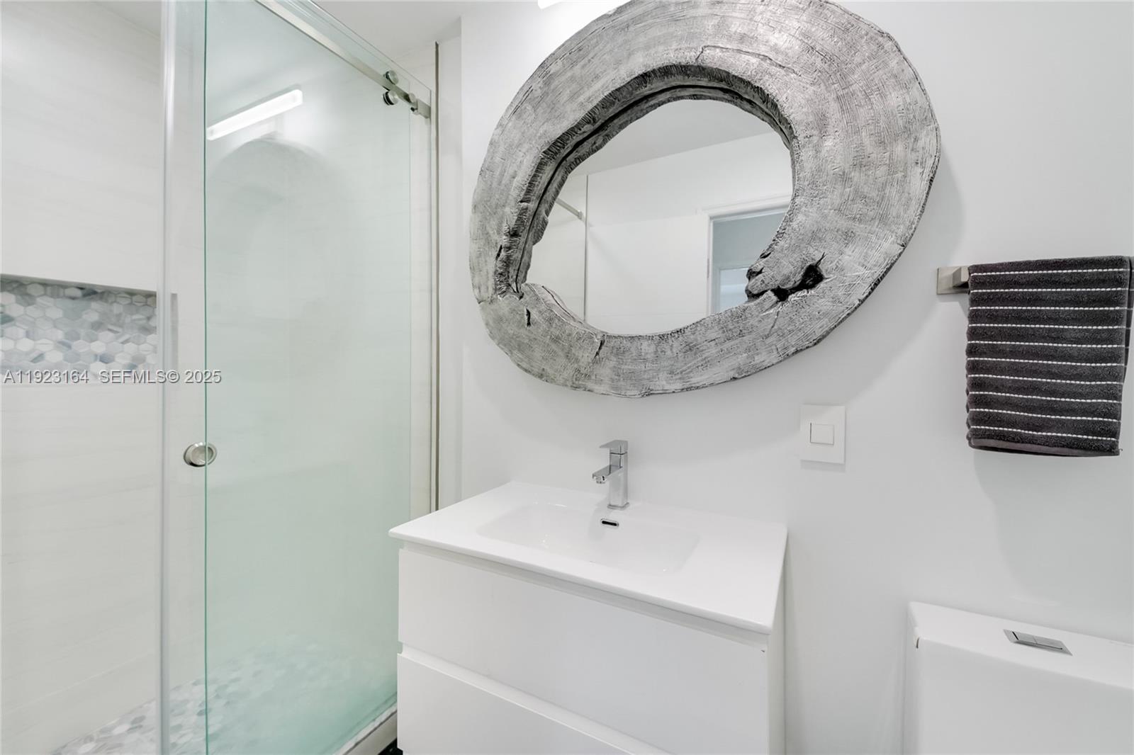 7553 W Treasure Dr North Bay Village, FL 33141