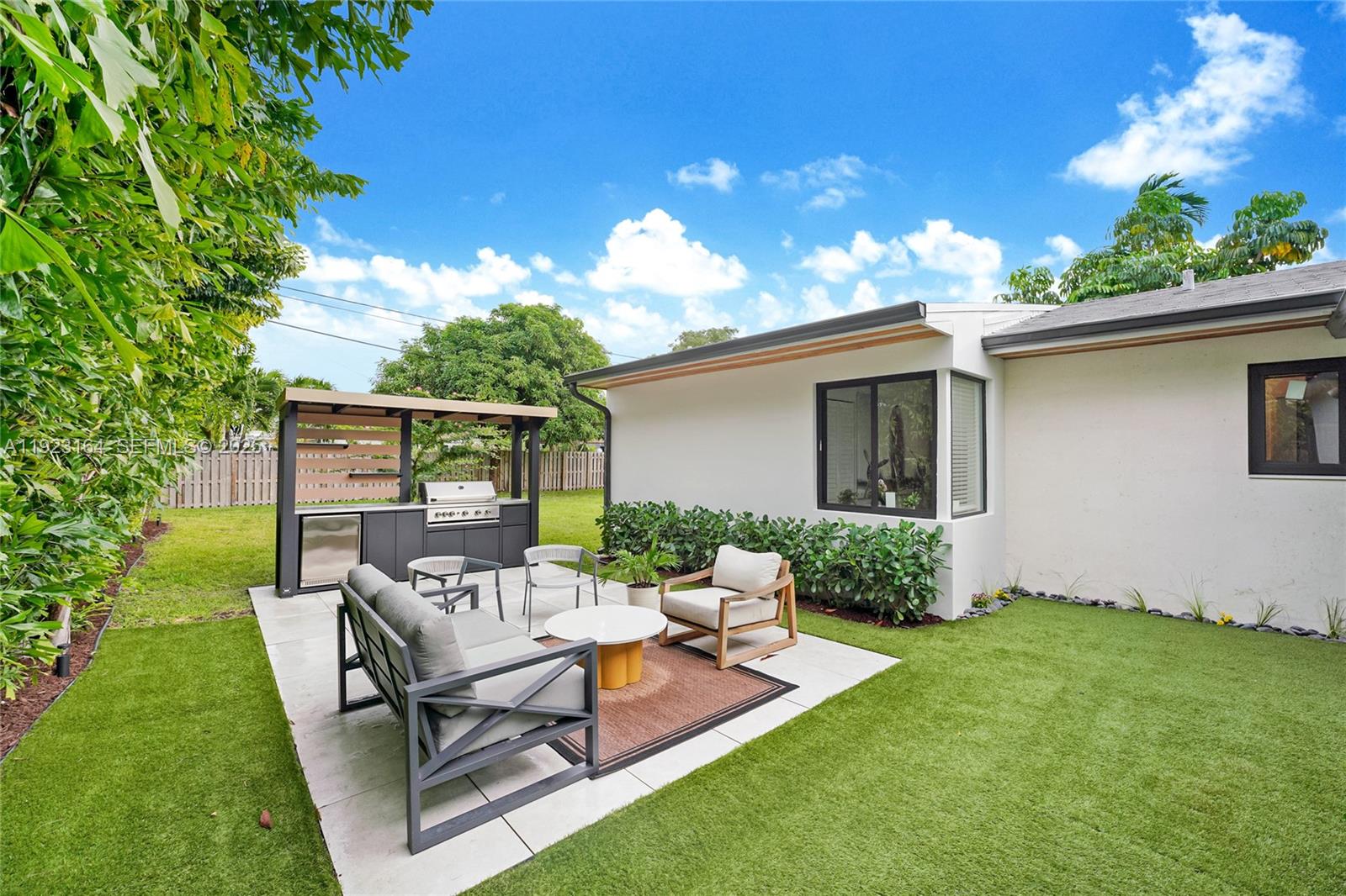 7553 W Treasure Dr North Bay Village, FL 33141