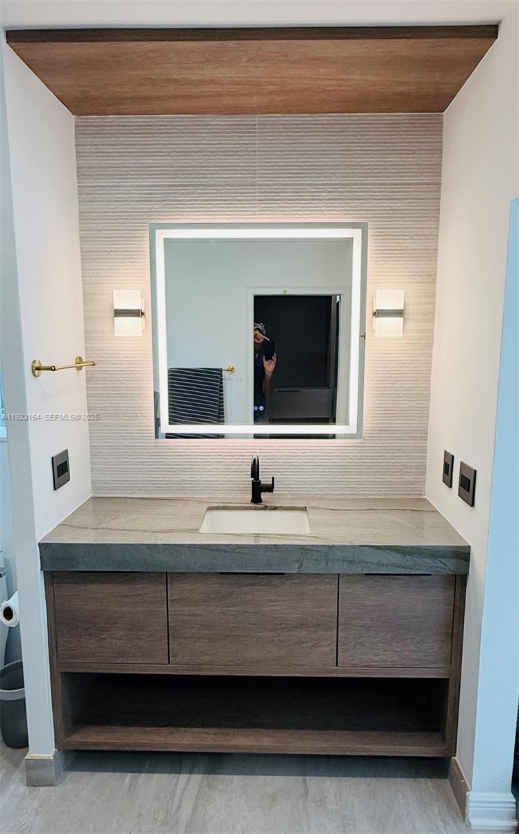 7553 W Treasure Dr North Bay Village, FL 33141