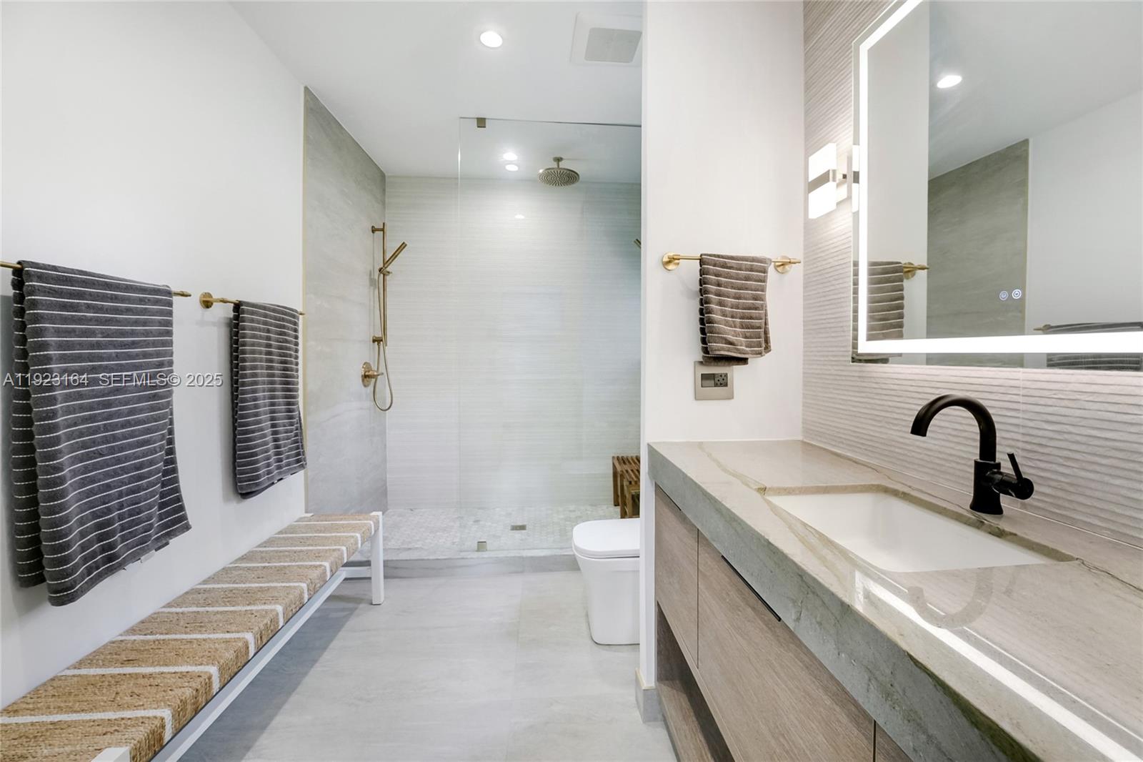 7553 W Treasure Dr North Bay Village, FL 33141