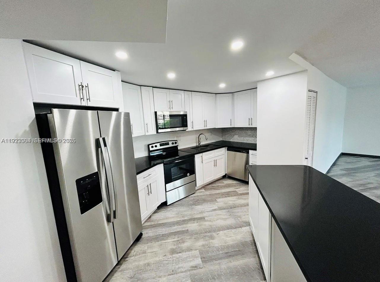 800 Parkview Dr #612