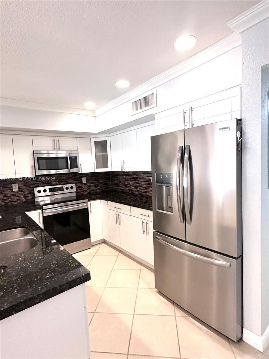 6442 Milk Wagon Ln Miami Lakes, FL 33014