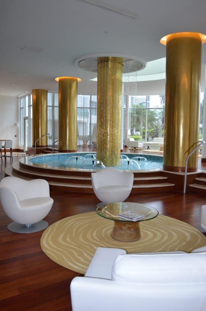 5151 Collins Ave #730 + DEN Miami Beach, FL 33140