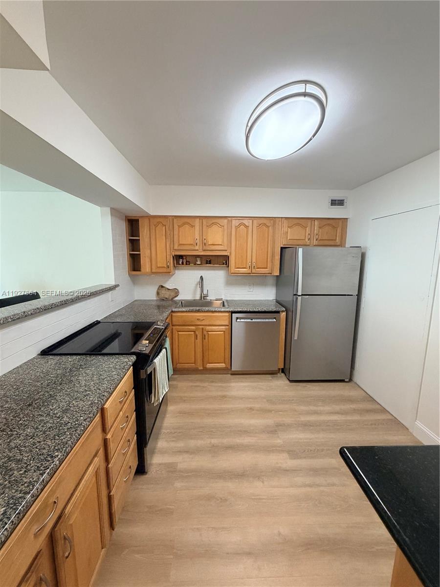 5151 Collins Ave #730 + DEN Miami Beach, FL 33140