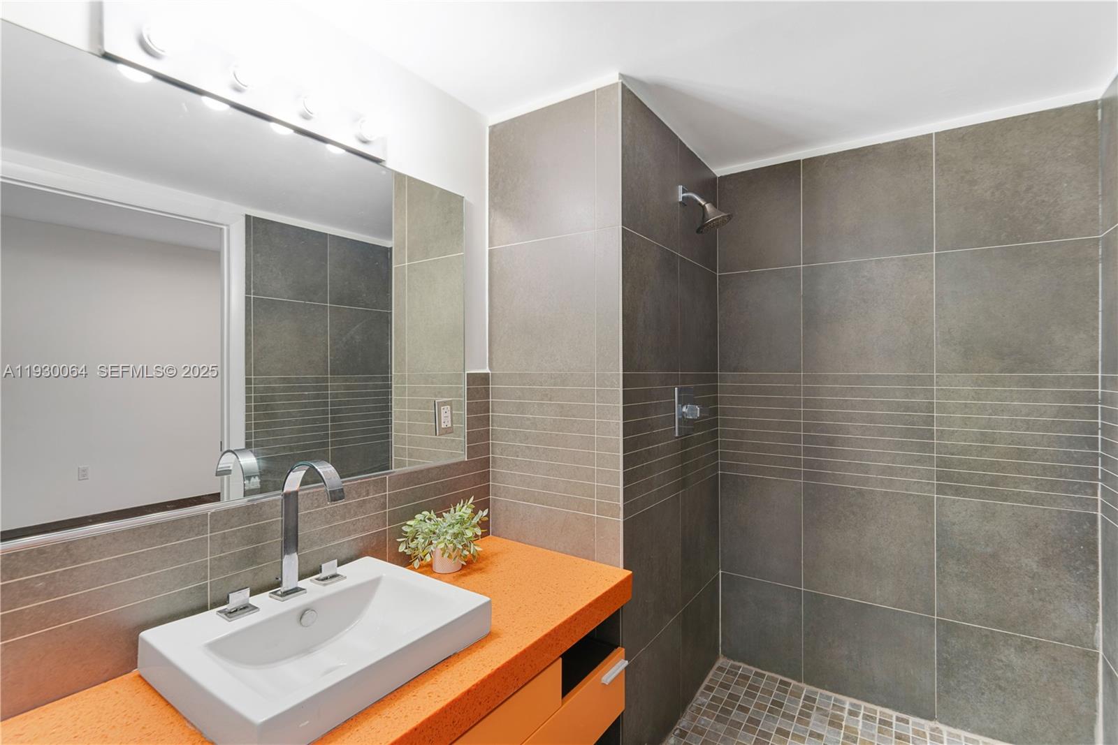 435 21st St #212 Miami Beach, FL 33139