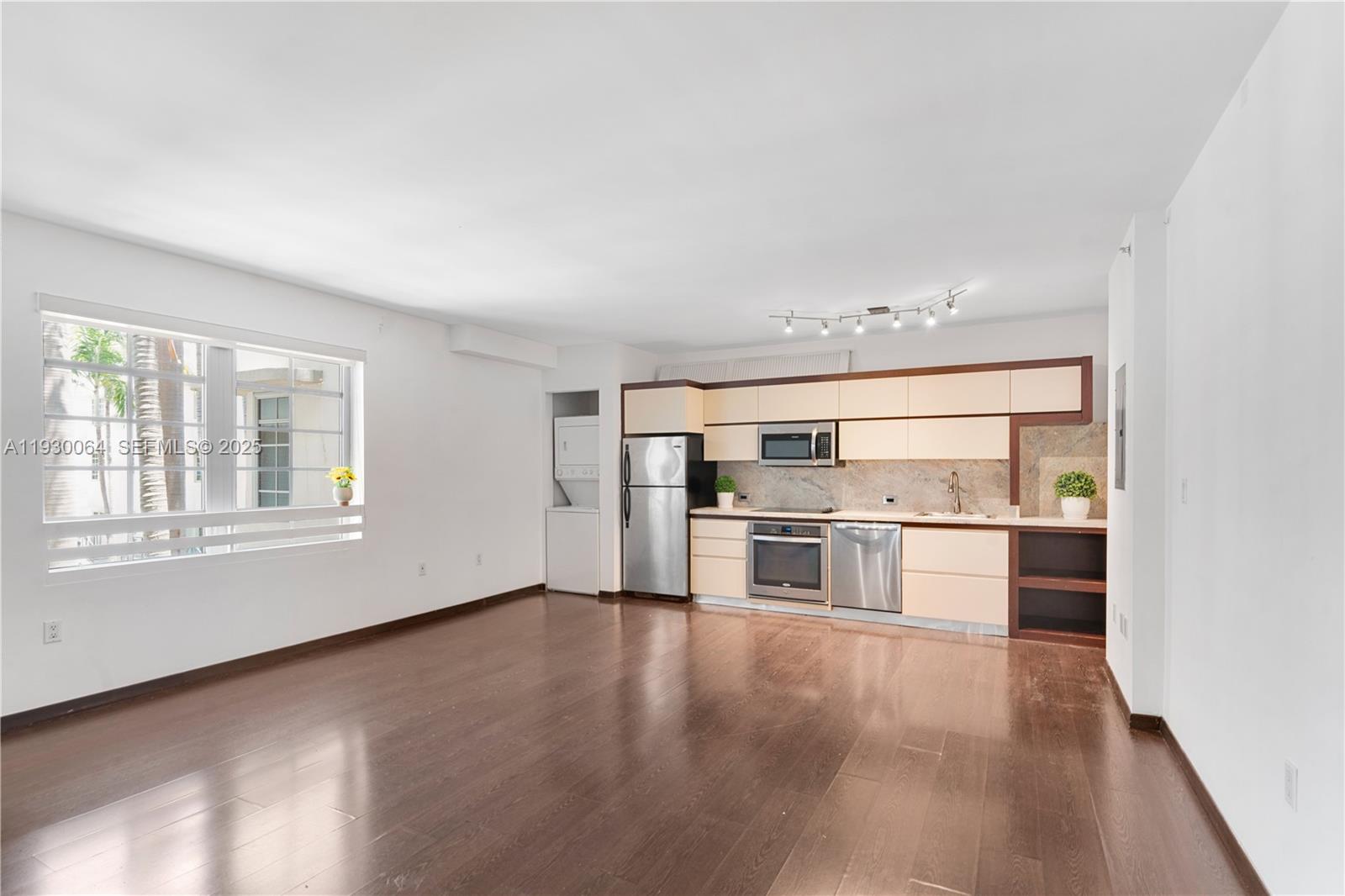 435 21st St #212 Miami Beach, FL 33139