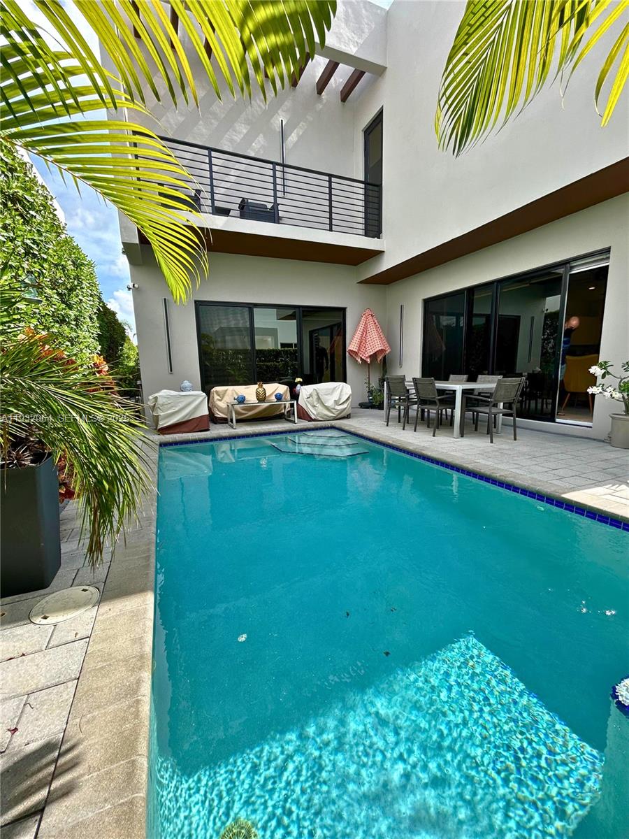 10109 NW 76th Ter Doral, FL 33178