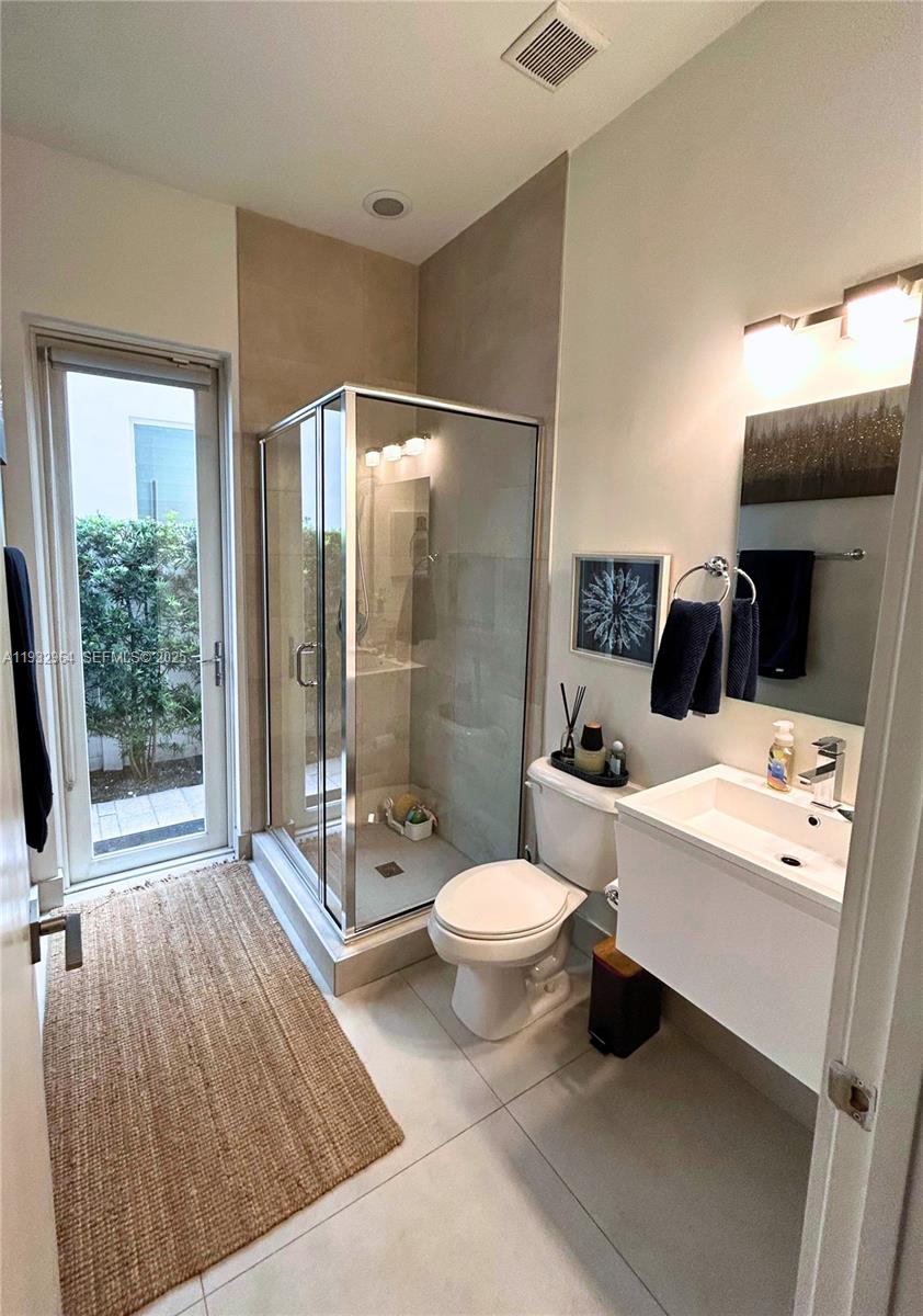 10109 NW 76th Ter Doral, FL 33178