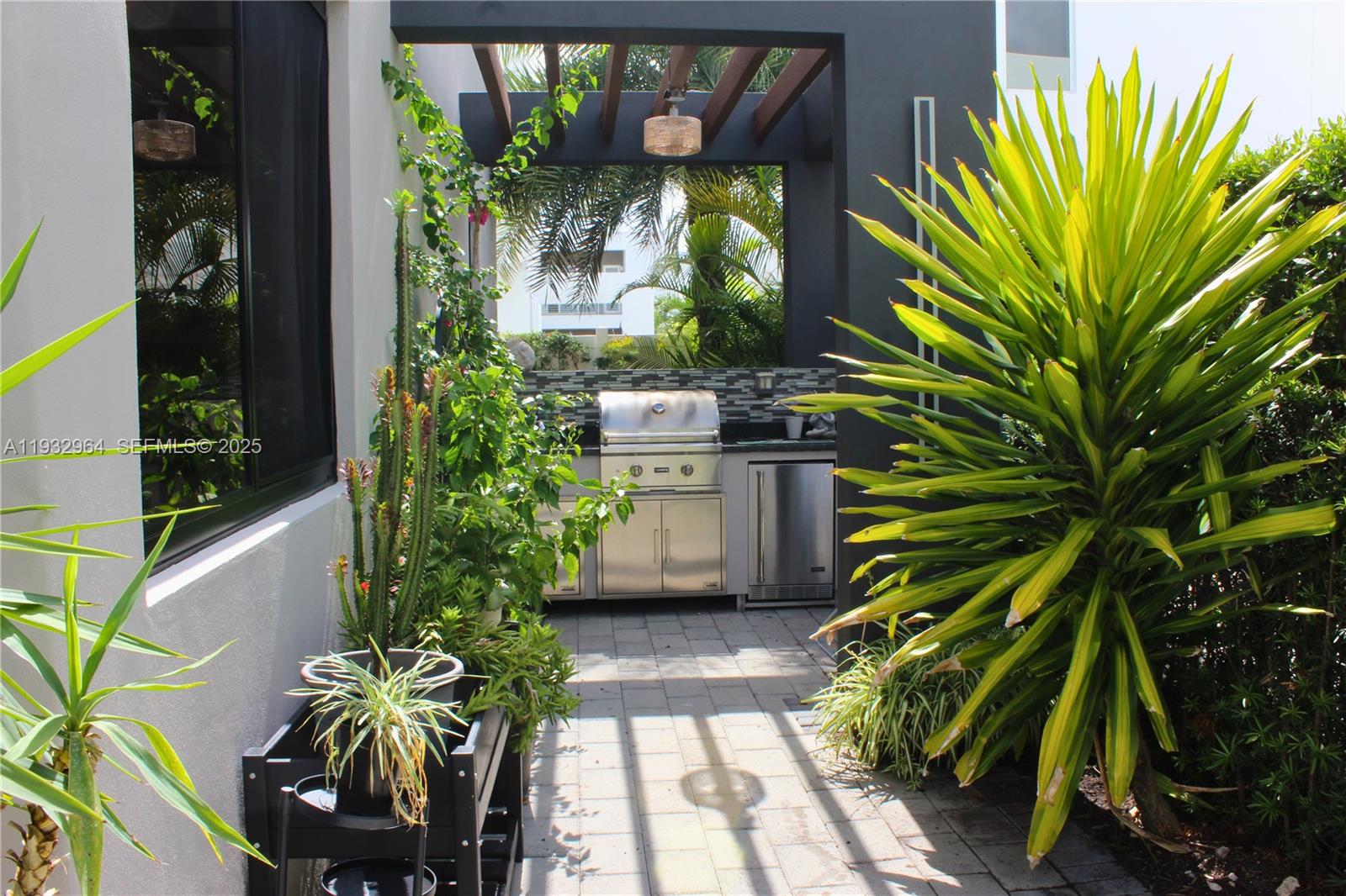 10109 NW 76th Ter Doral, FL 33178