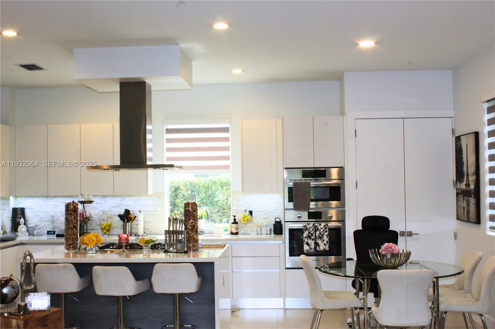 10109 NW 76th Ter Doral, FL 33178