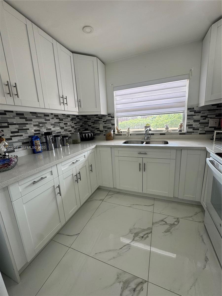 9330 Sunrise Lks #304