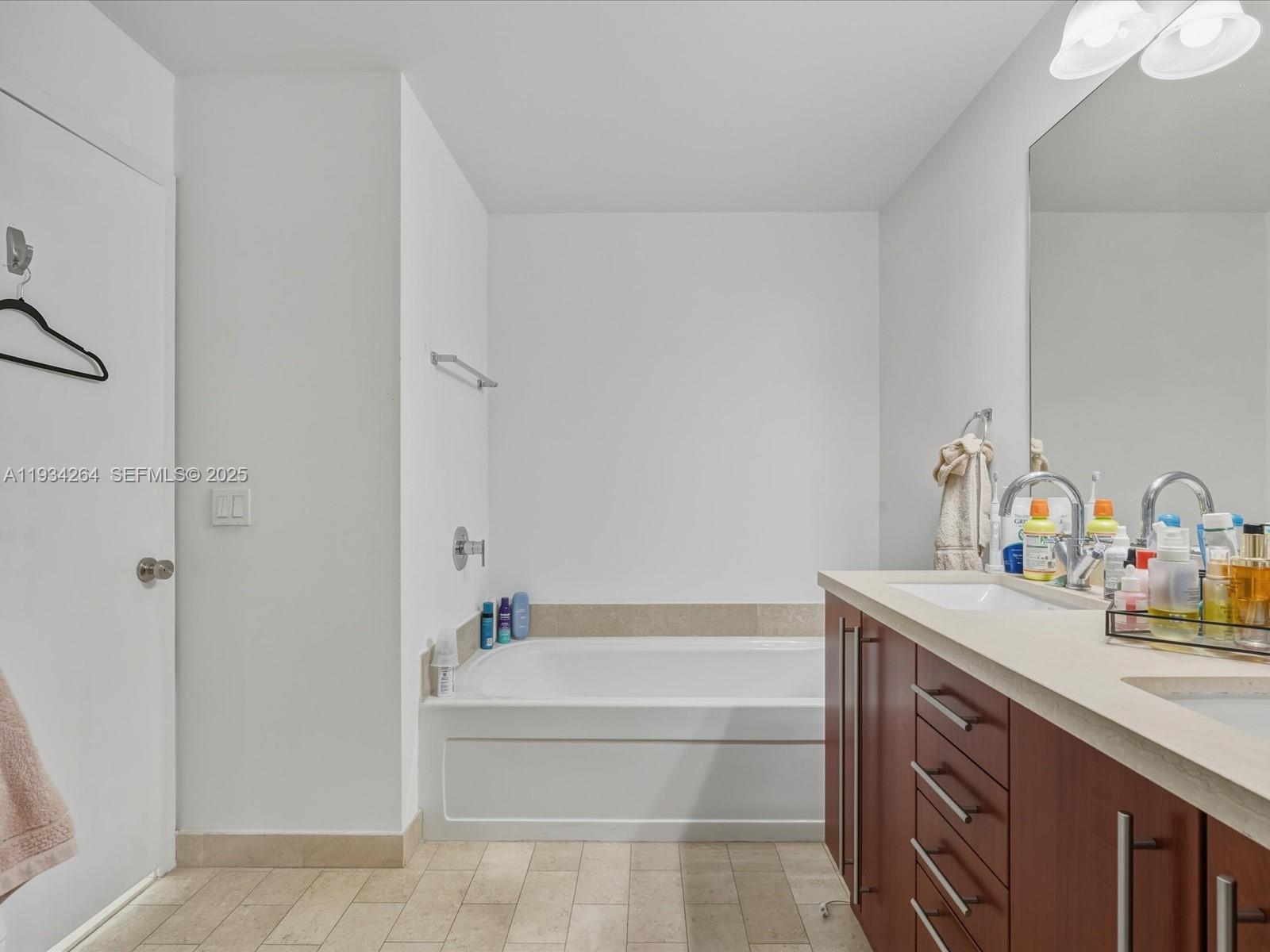 image Axis on Brickell North14