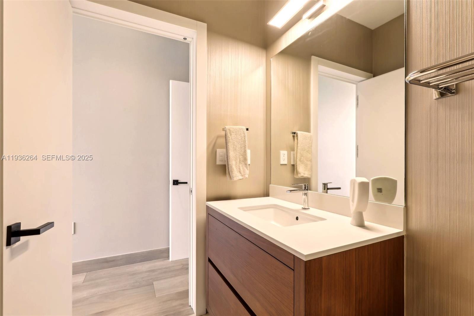 3581 E Glencoe St #309 Miami, FL 33133