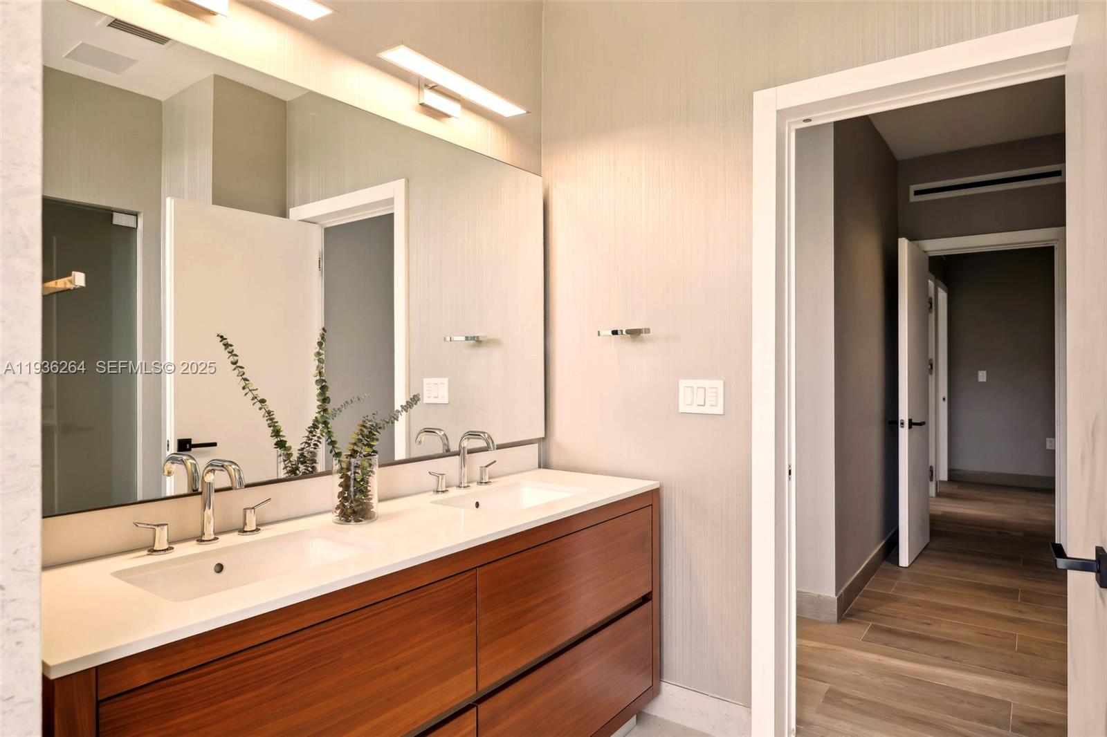 3581 E Glencoe St #309 Miami, FL 33133