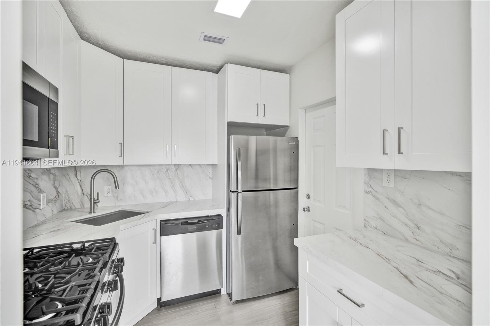 350 S Shore Dr #5 Miami Beach, FL 33141