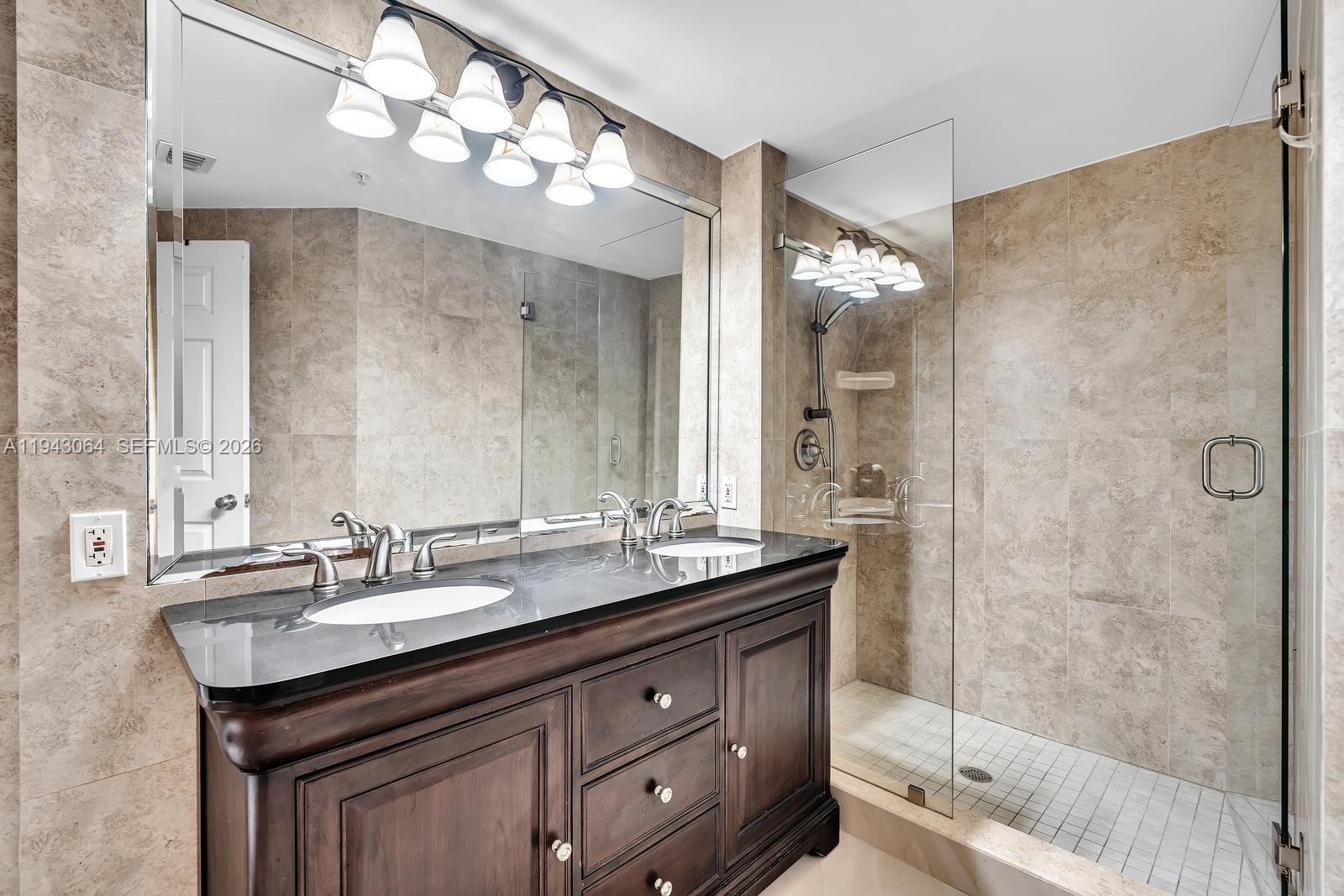 image Porto Bellagio Condo34