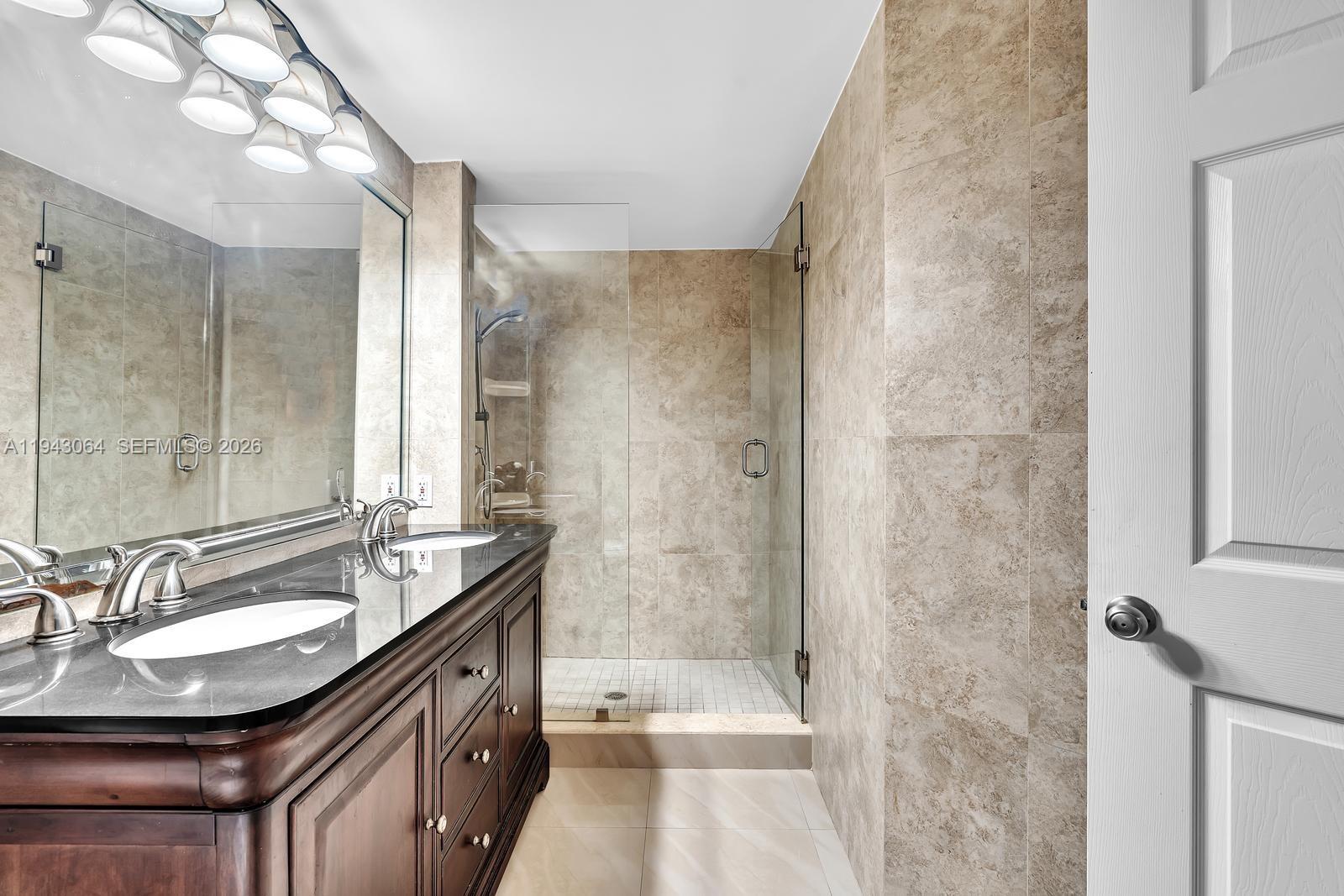 image Porto Bellagio Condo35