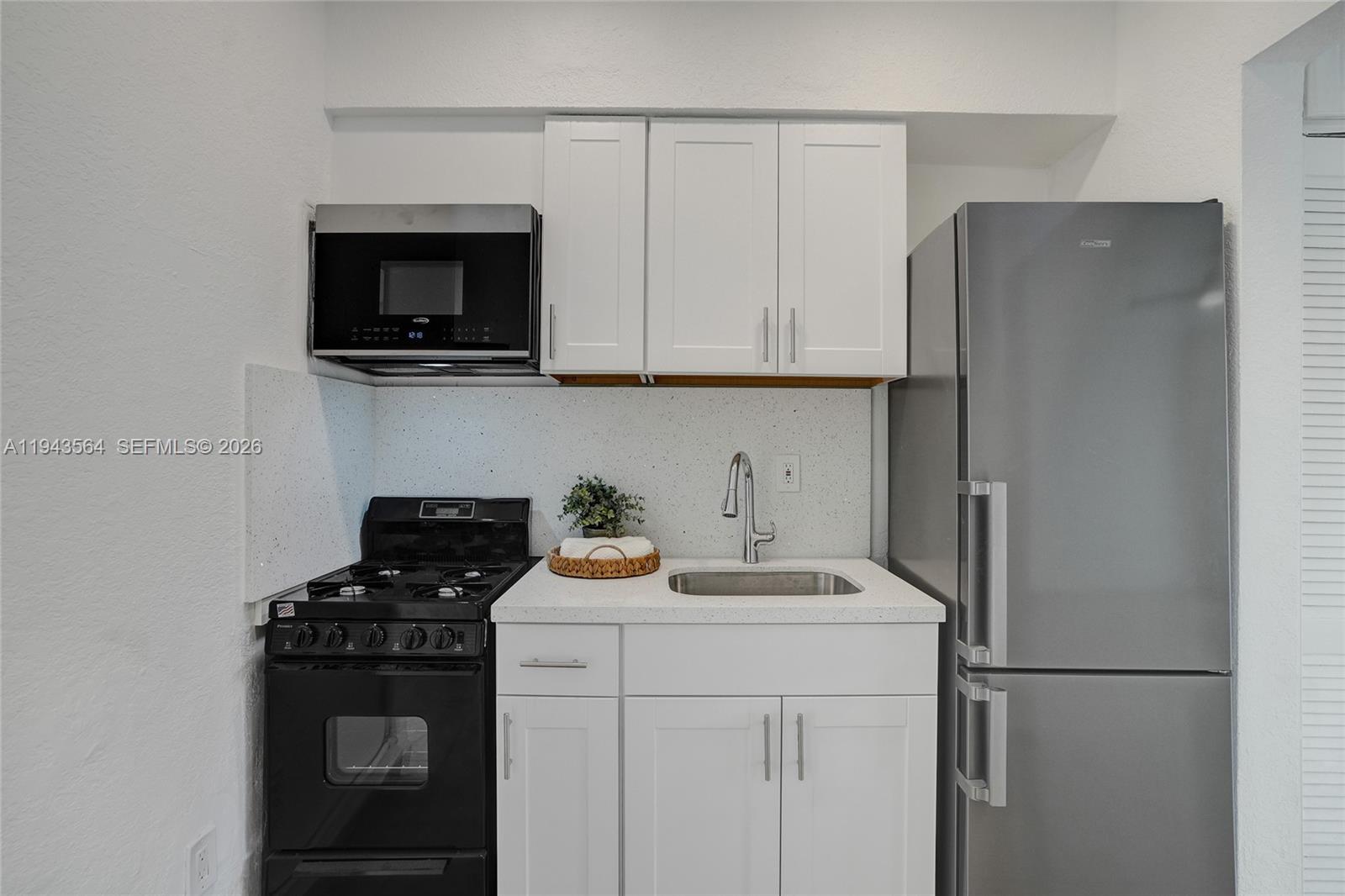 2160 Bay Dr #1-2 Miami Beach, FL 33141