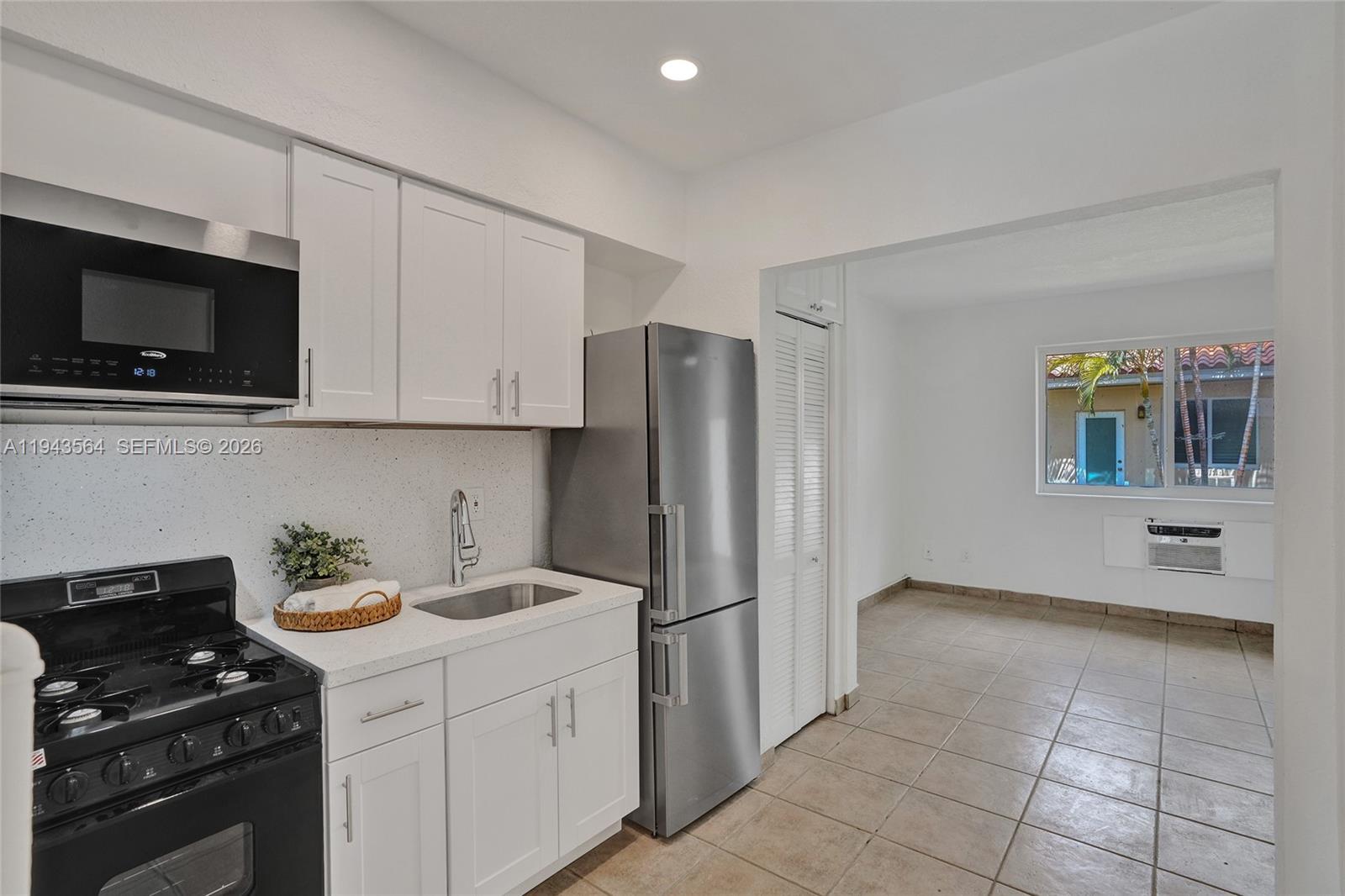 2160 Bay Dr #1-2 Miami Beach, FL 33141