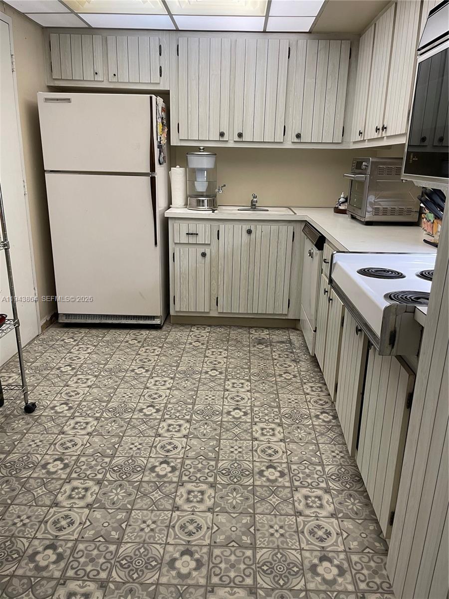 6039 Collins Ave #1232 Miami Beach, FL 33140