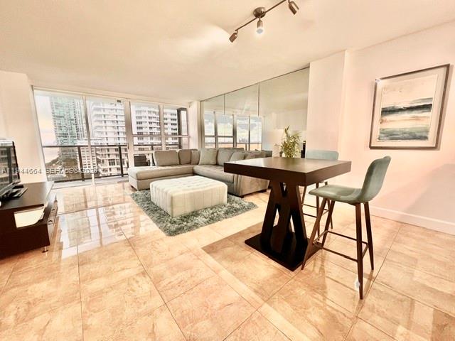 600 NE 36th St #1220 Miami, FL 33137