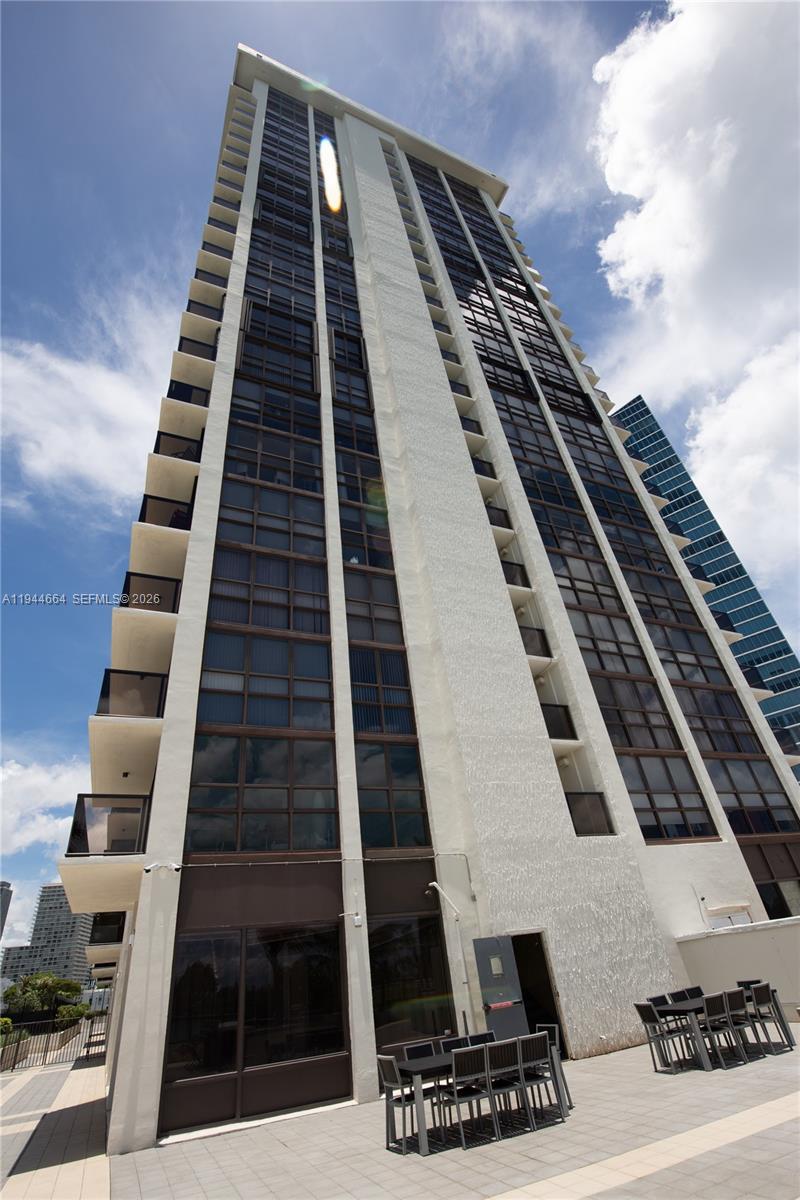 600 NE 36th St #1220 Miami, FL 33137