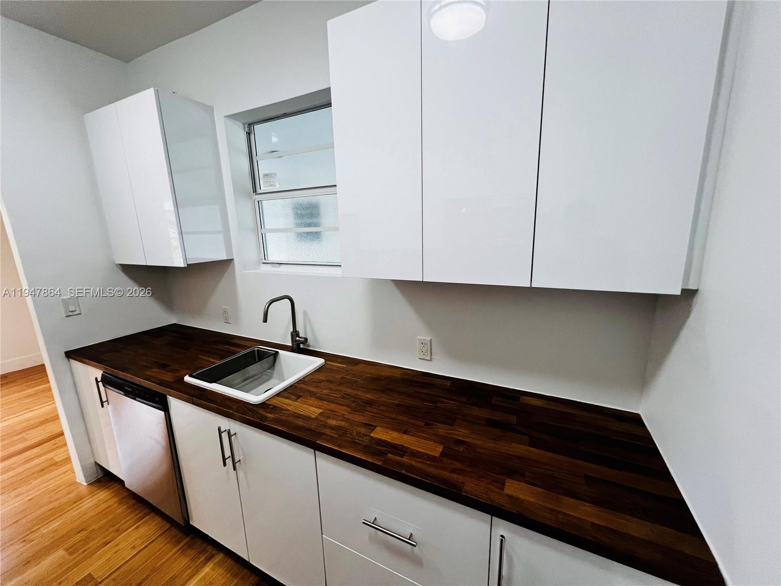 960 Bay Dr #910 Miami Beach, FL 33141