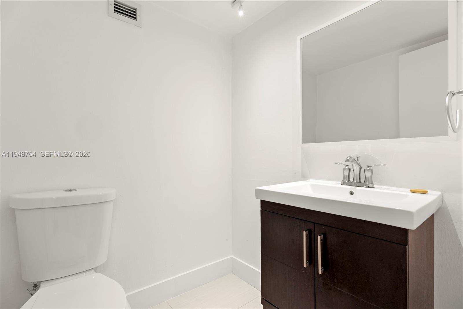 4101 Pine Tree Dr #1420 Miami Beach, FL 33140