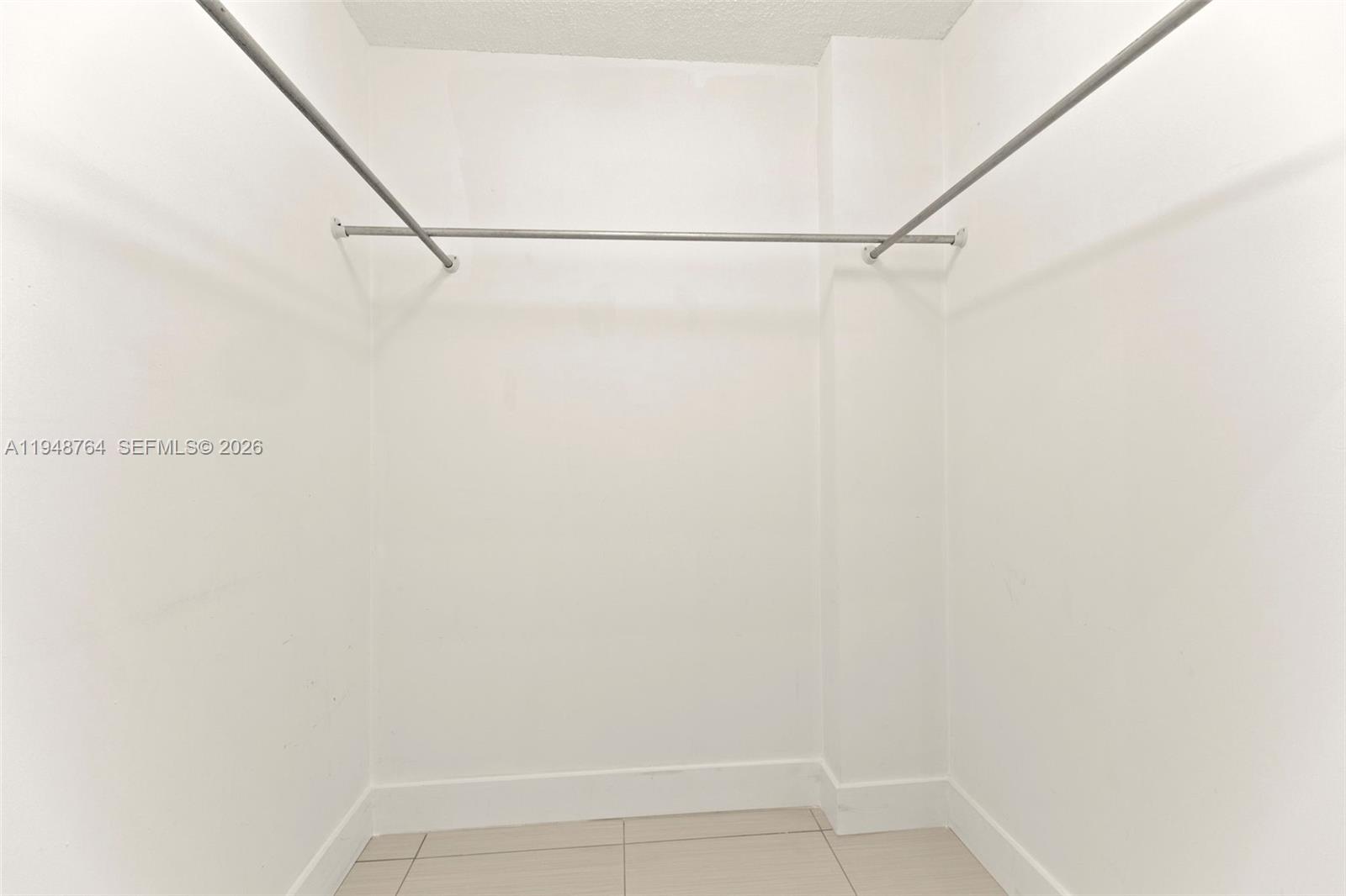 4101 Pine Tree Dr #1420 Miami Beach, FL 33140