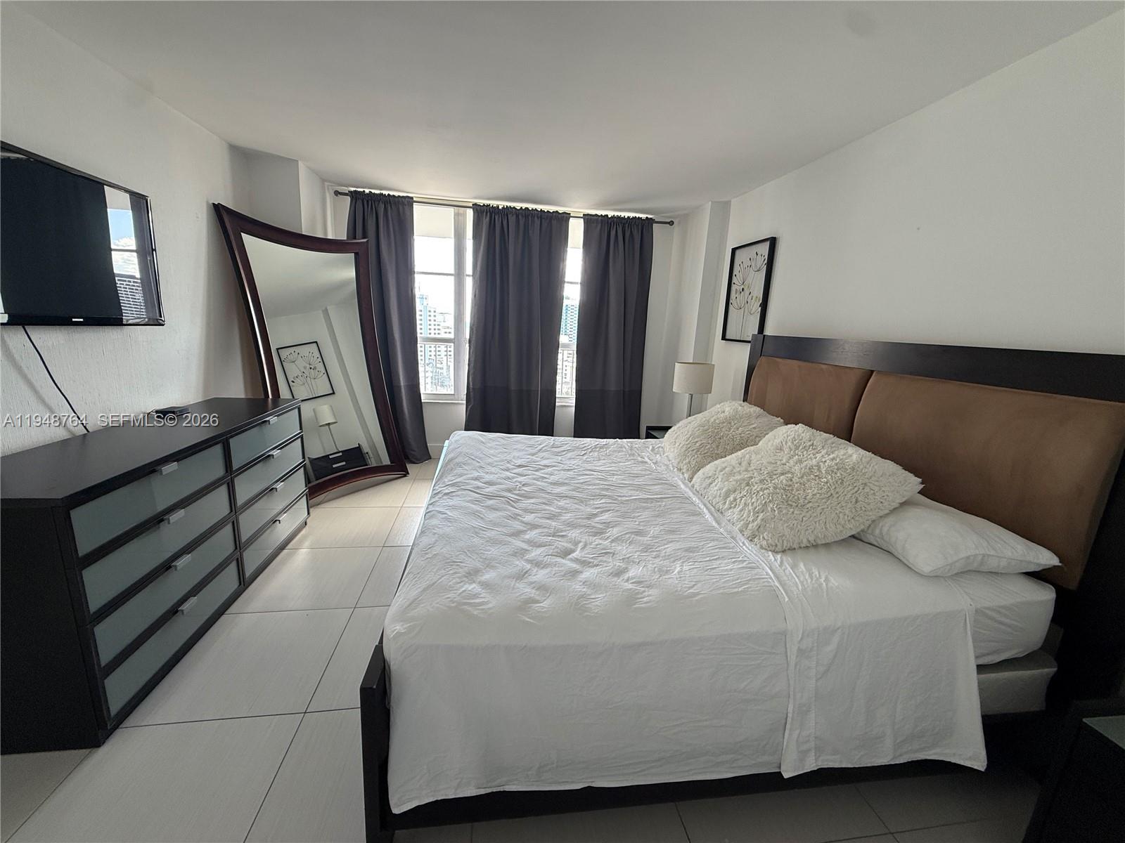 4101 Pine Tree Dr #1420 Miami Beach, FL 33140