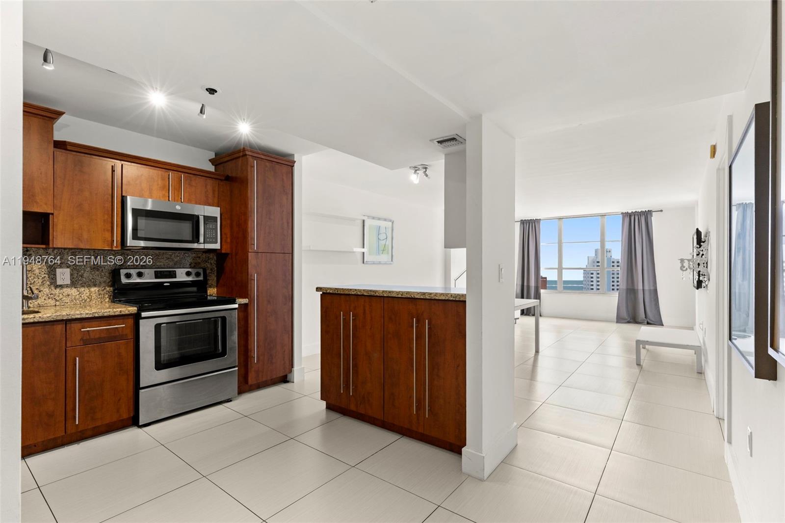 4101 Pine Tree Dr #1420 Miami Beach, FL 33140