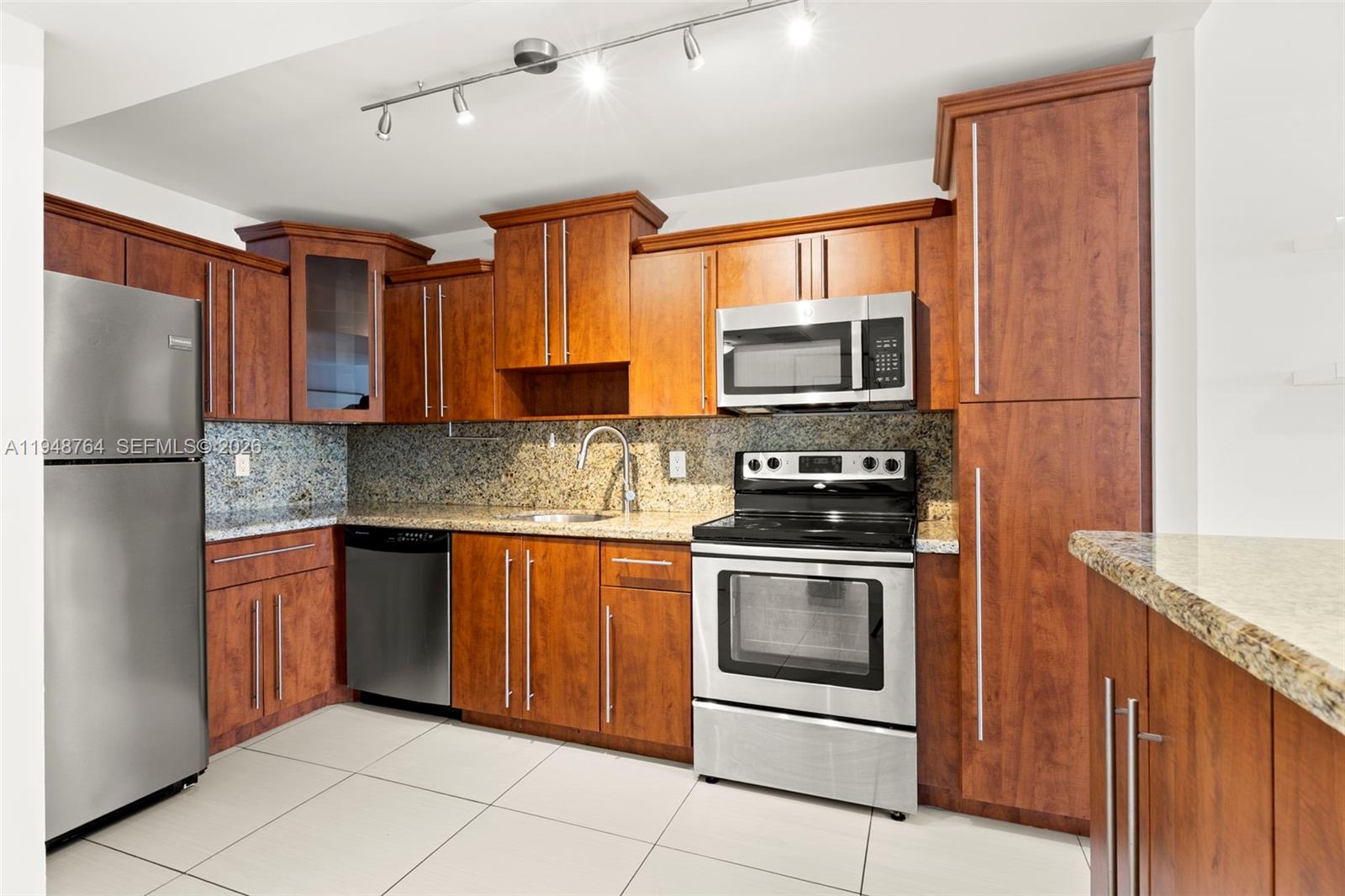 4101 Pine Tree Dr #1420 Miami Beach, FL 33140