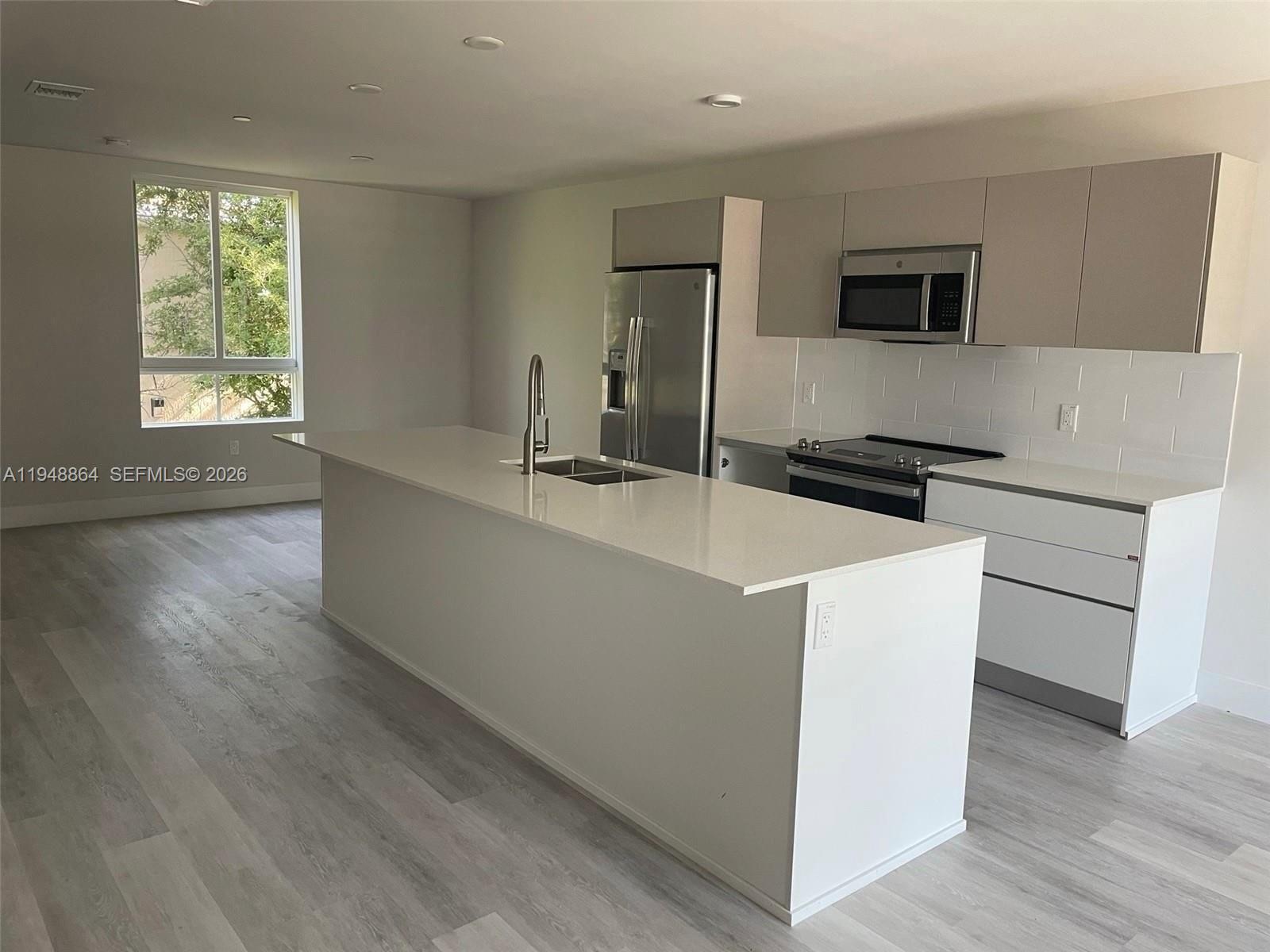 2555 NE 193rd St #2220