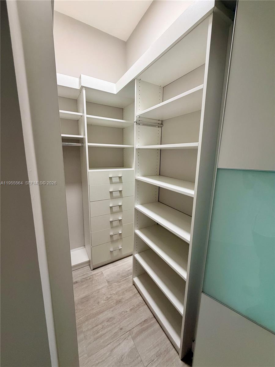 image Brickell Heights East16