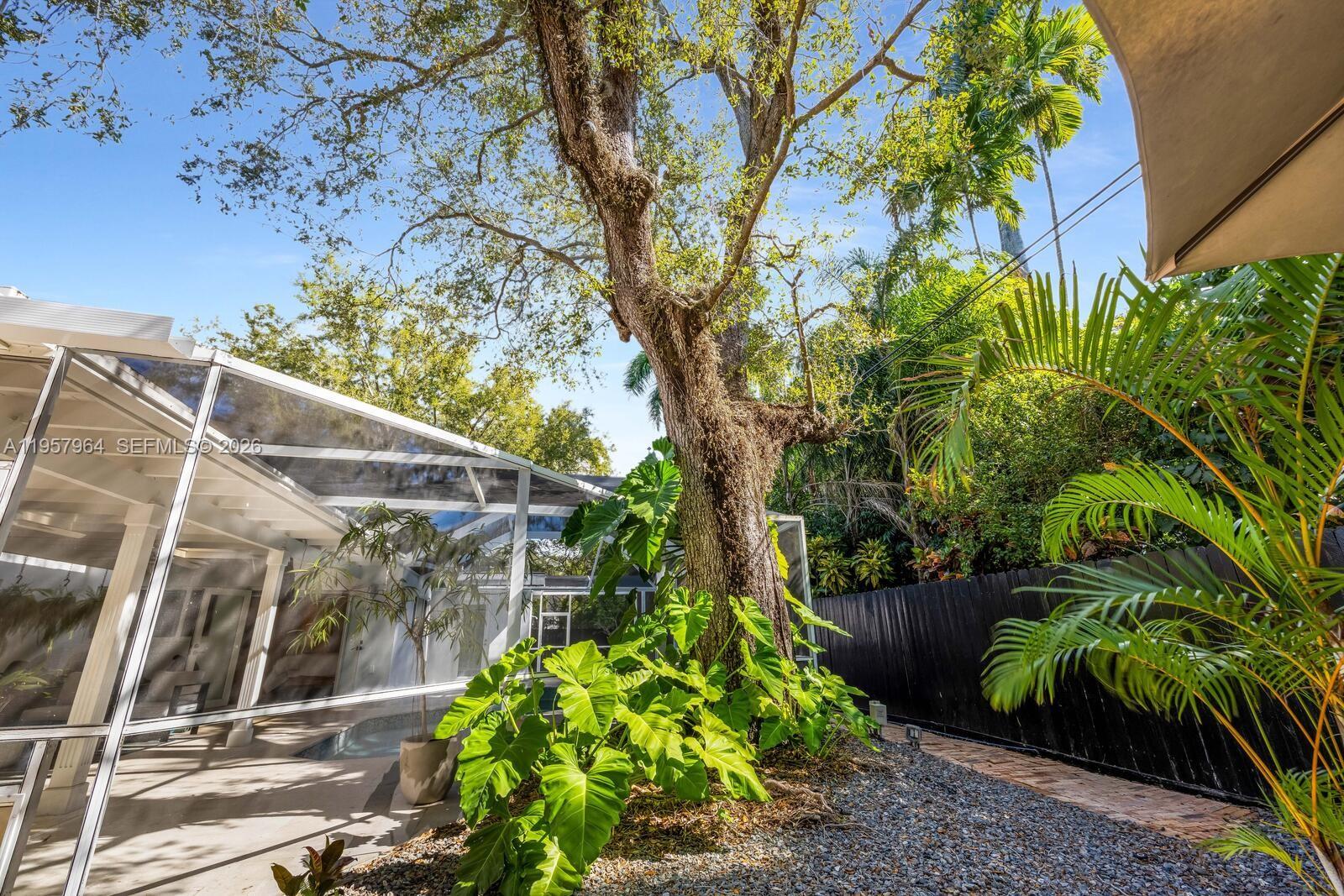 5100 SW 75th St Miami, FL 33143