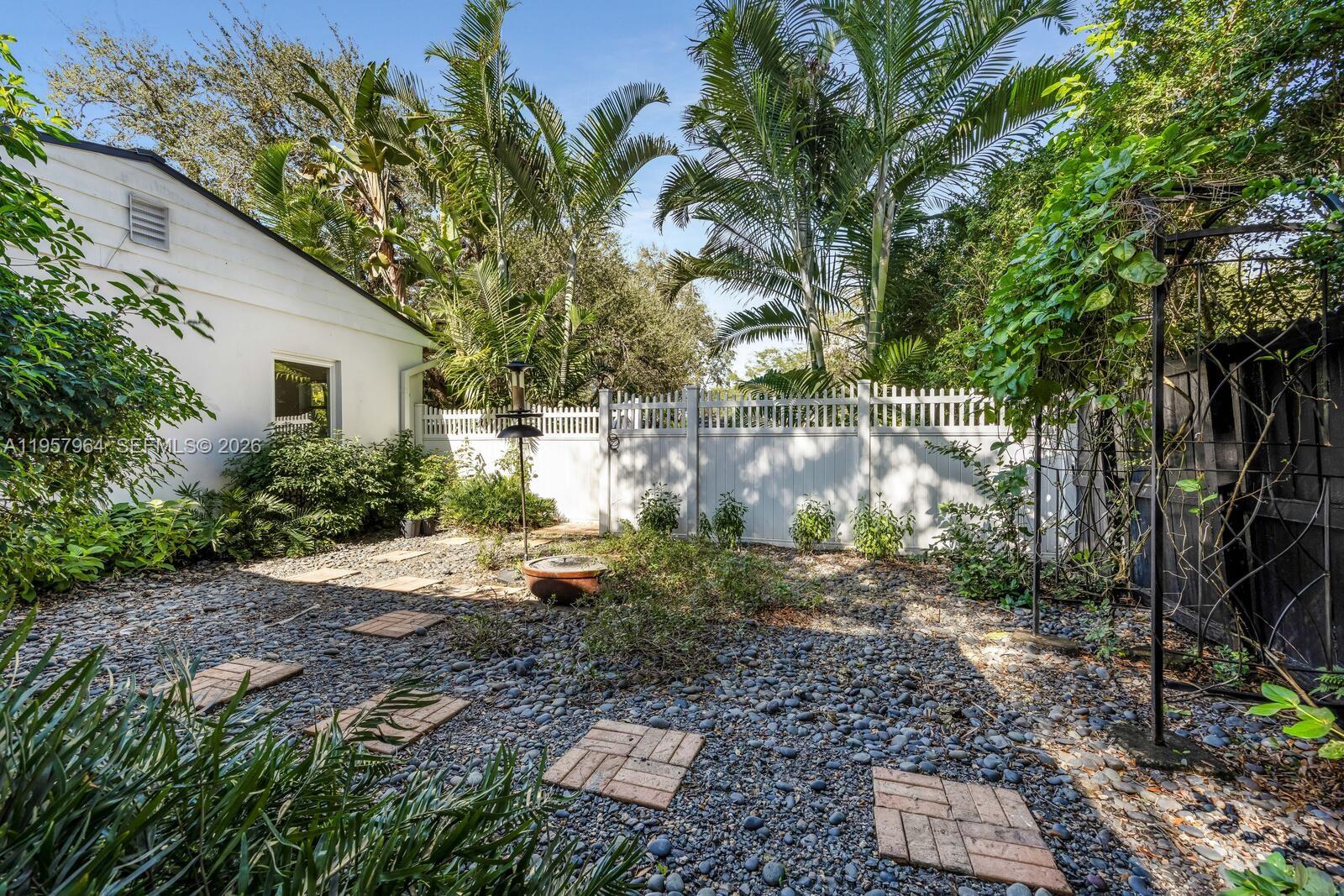 5100 SW 75th St Miami, FL 33143