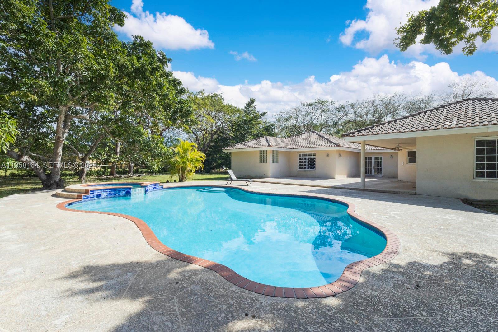 7821 SW 129th Ter Pinecrest, FL 33156