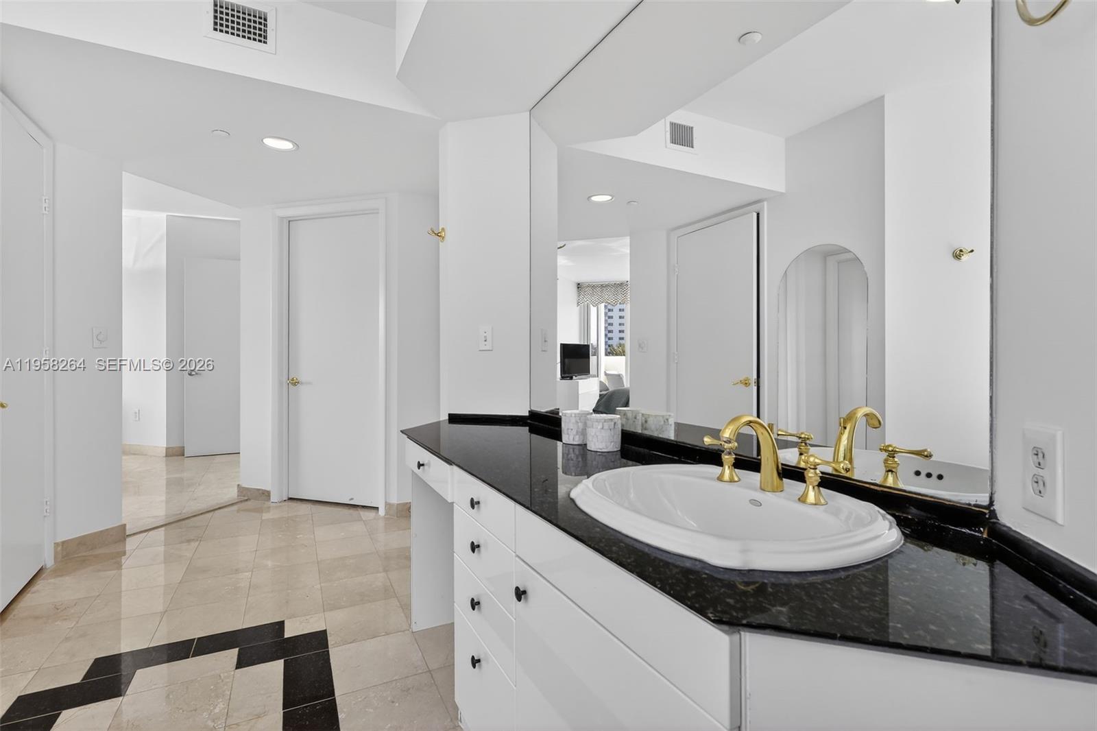 image Ocean One Condo31