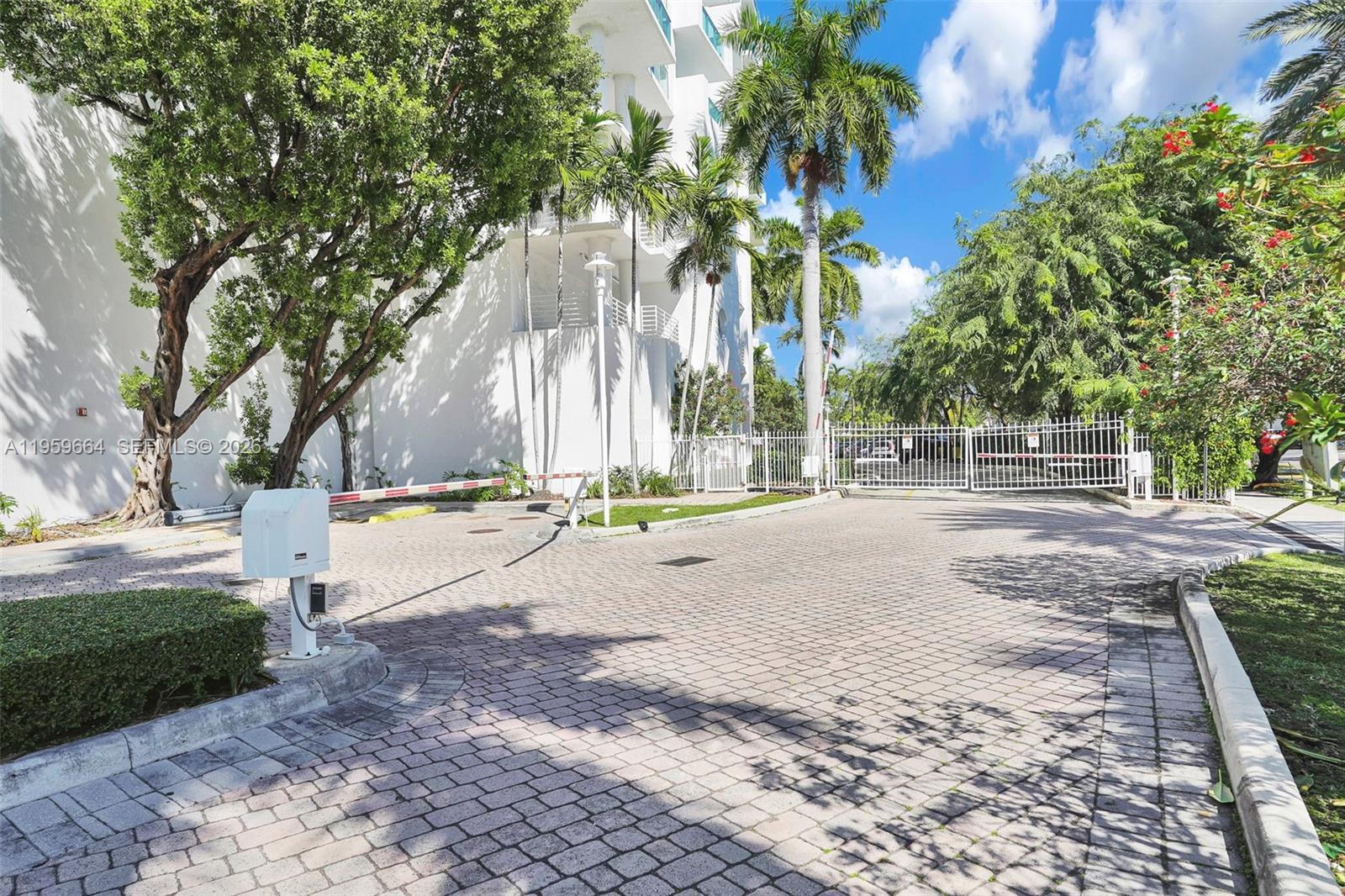 7910 Harbor Is Dr #1103 North Bay Village, FL 33141