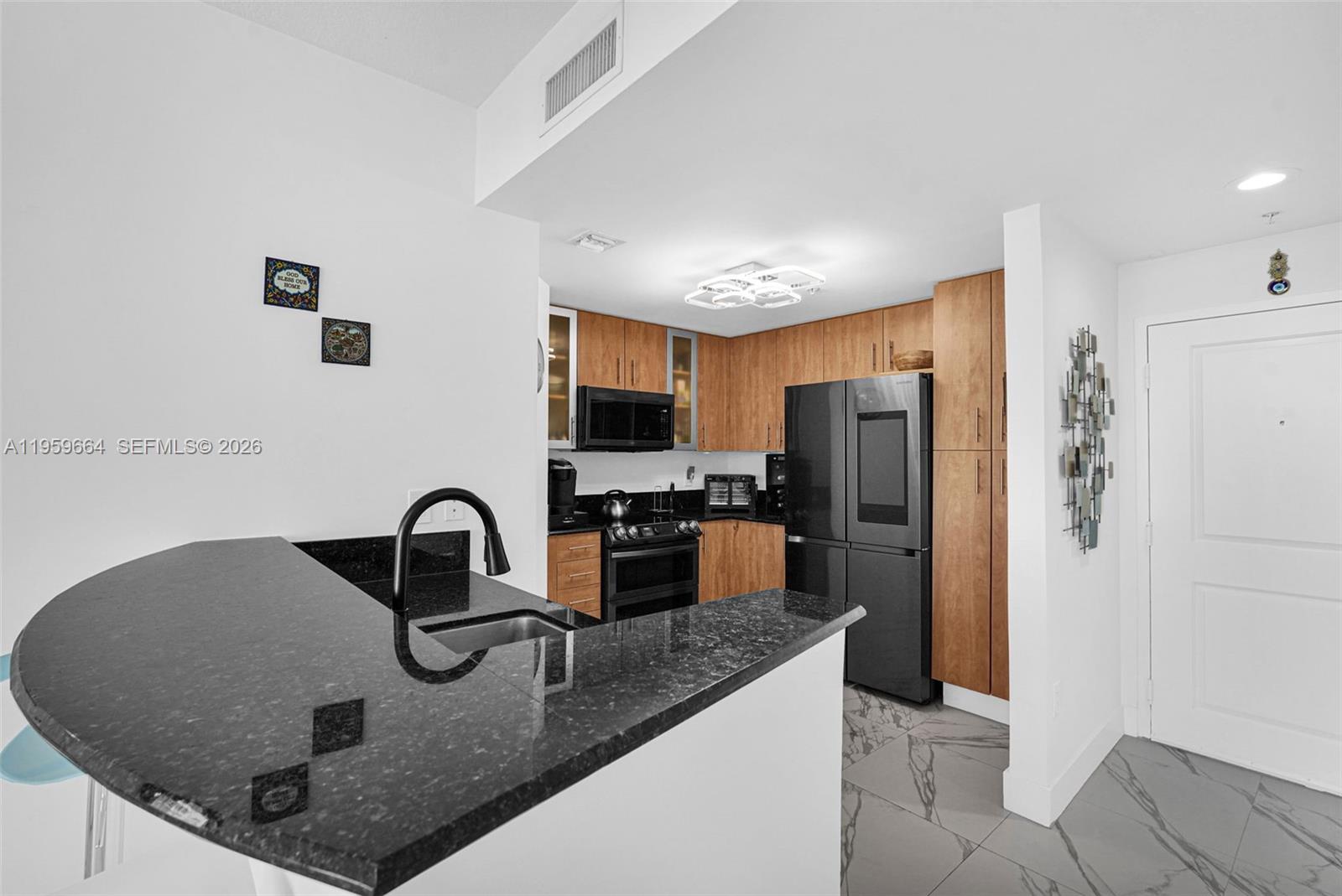 7910 Harbor Is Dr #1103 North Bay Village, FL 33141