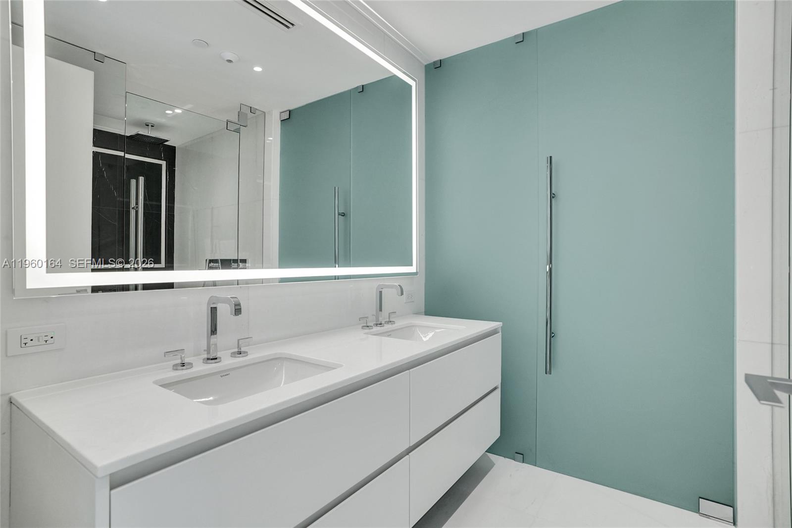 300 Biscayne Blvd Way #2105W Miami, FL 33131