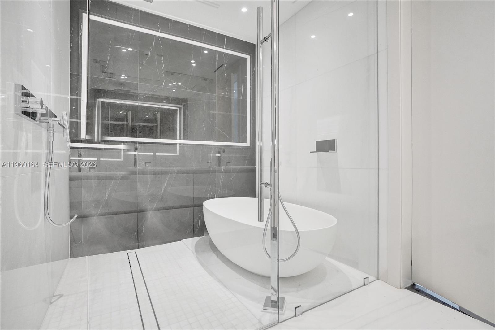 300 Biscayne Blvd Way #2105W Miami, FL 33131