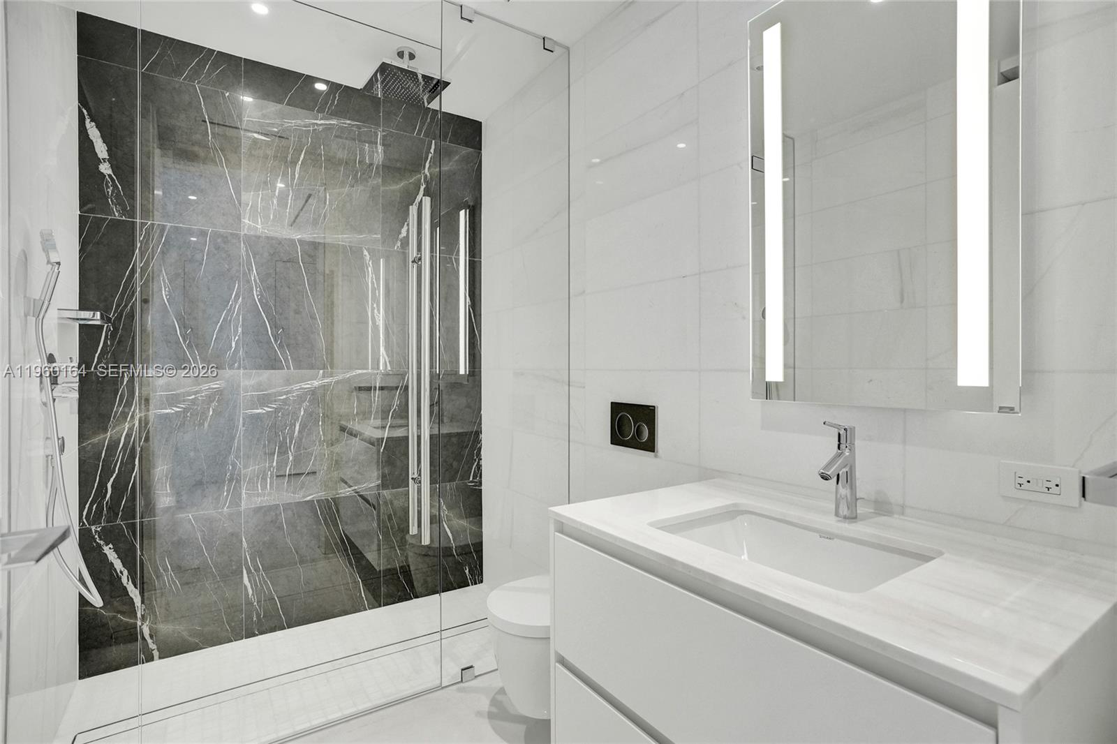 300 Biscayne Blvd Way #2105W Miami, FL 33131